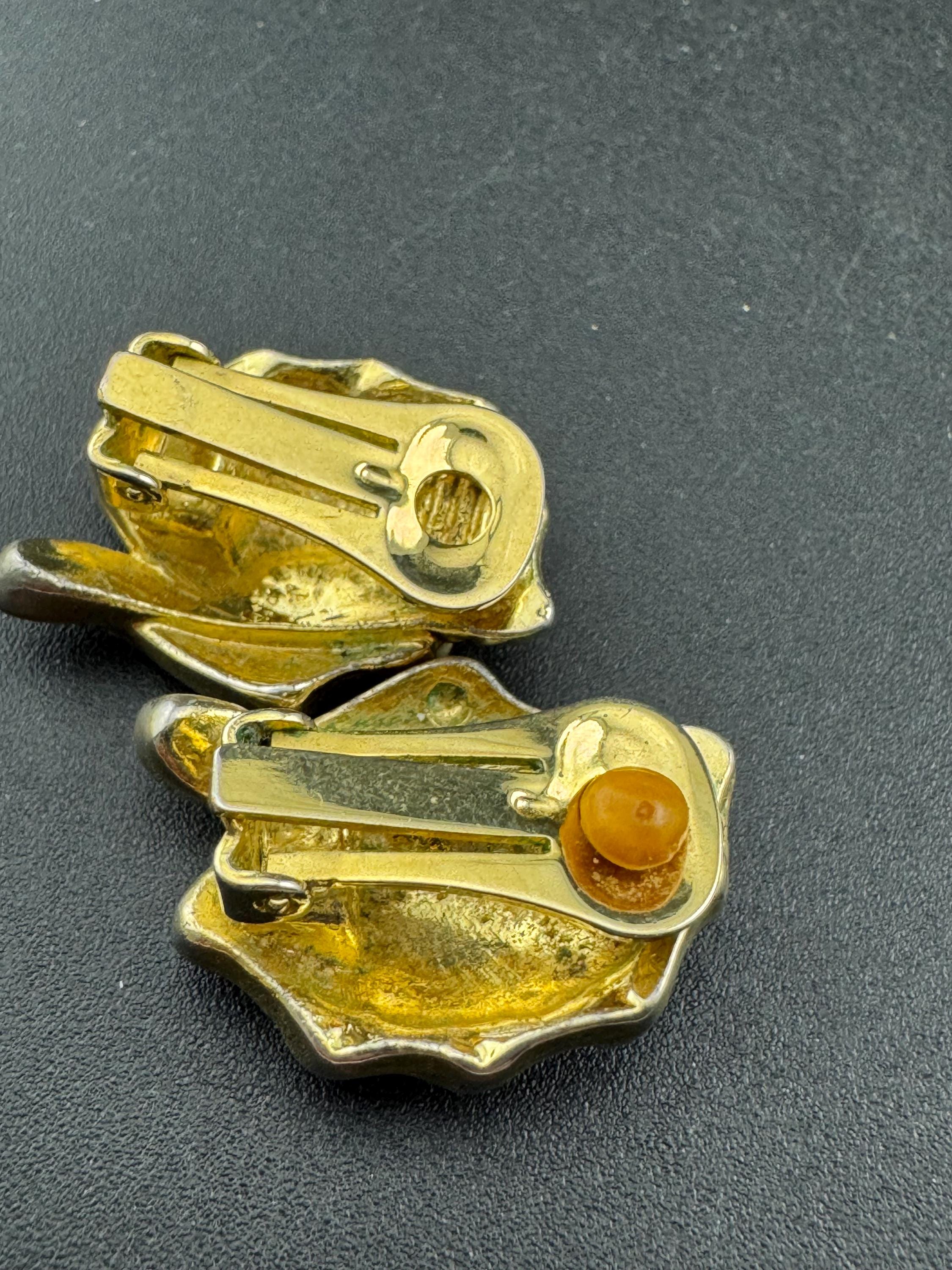 Vintage scalloped fan shaped shiny black enamel gold tone classic studs,  clip on earrings