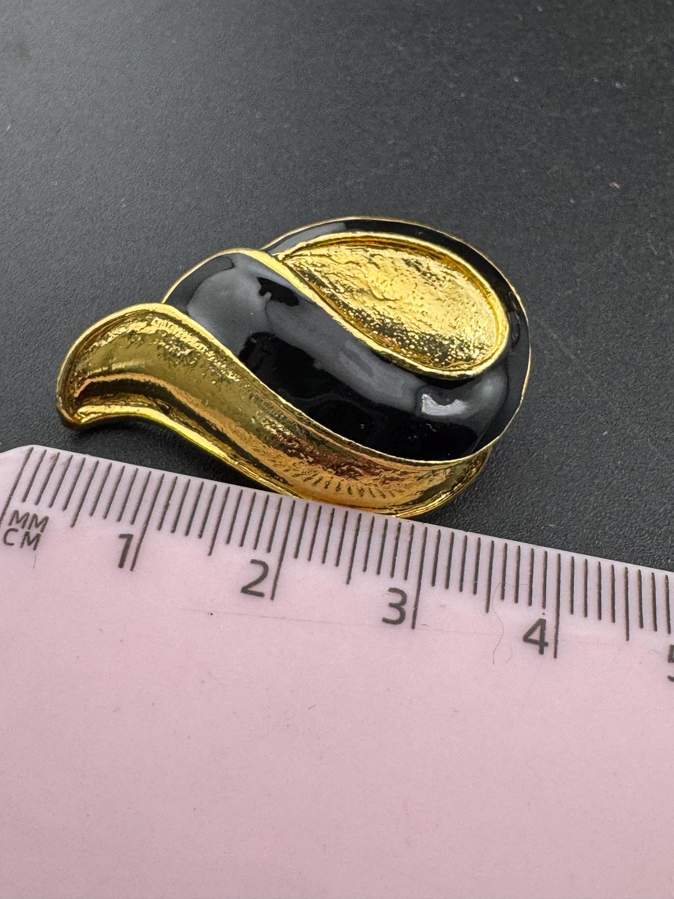 Vintage Gold tone oversized square black enamel swirl clip on earrings stud 1980s