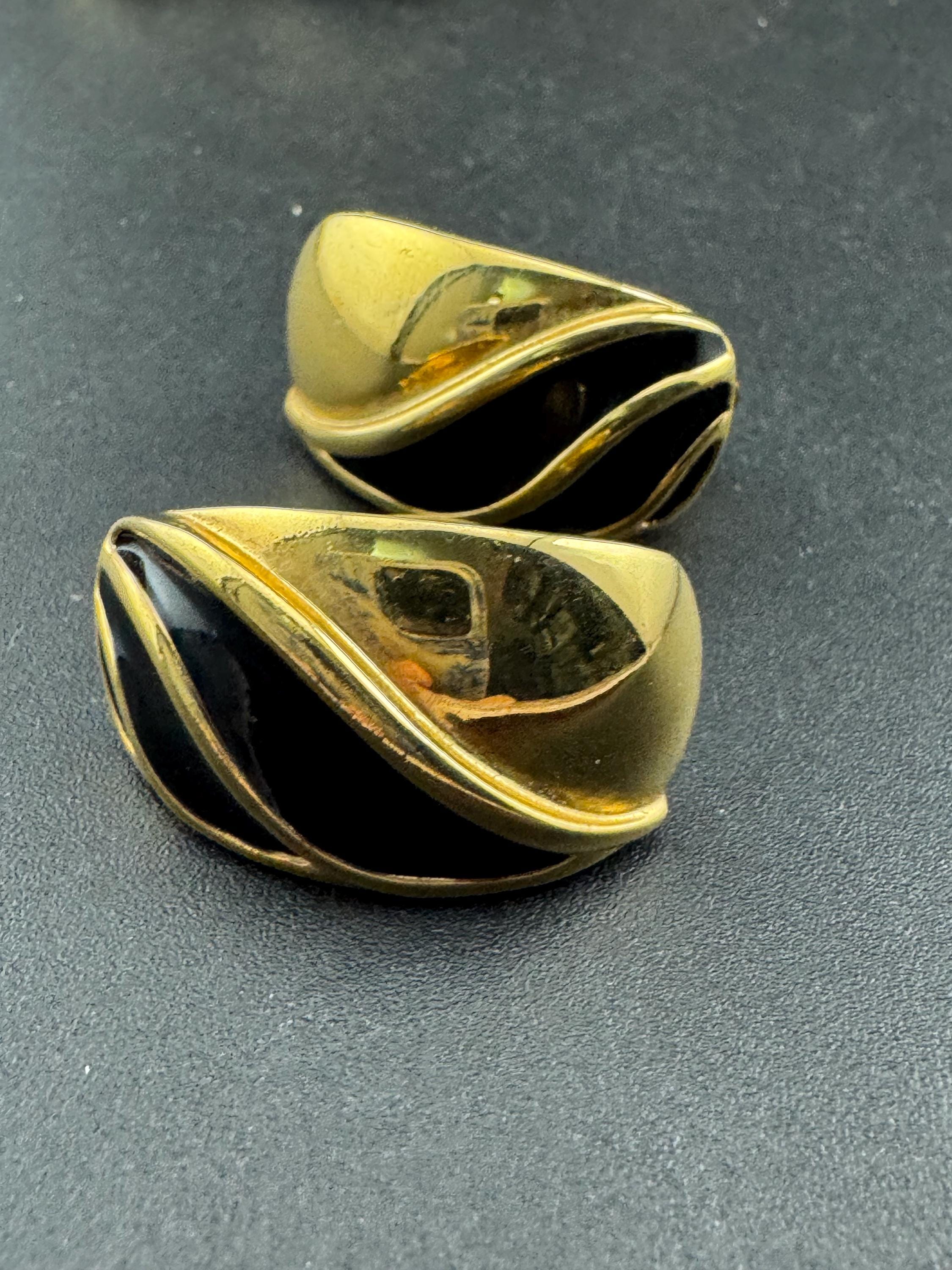 Vintage Gold tone oversized square black enamel swirl clip on earrings stud 1980s