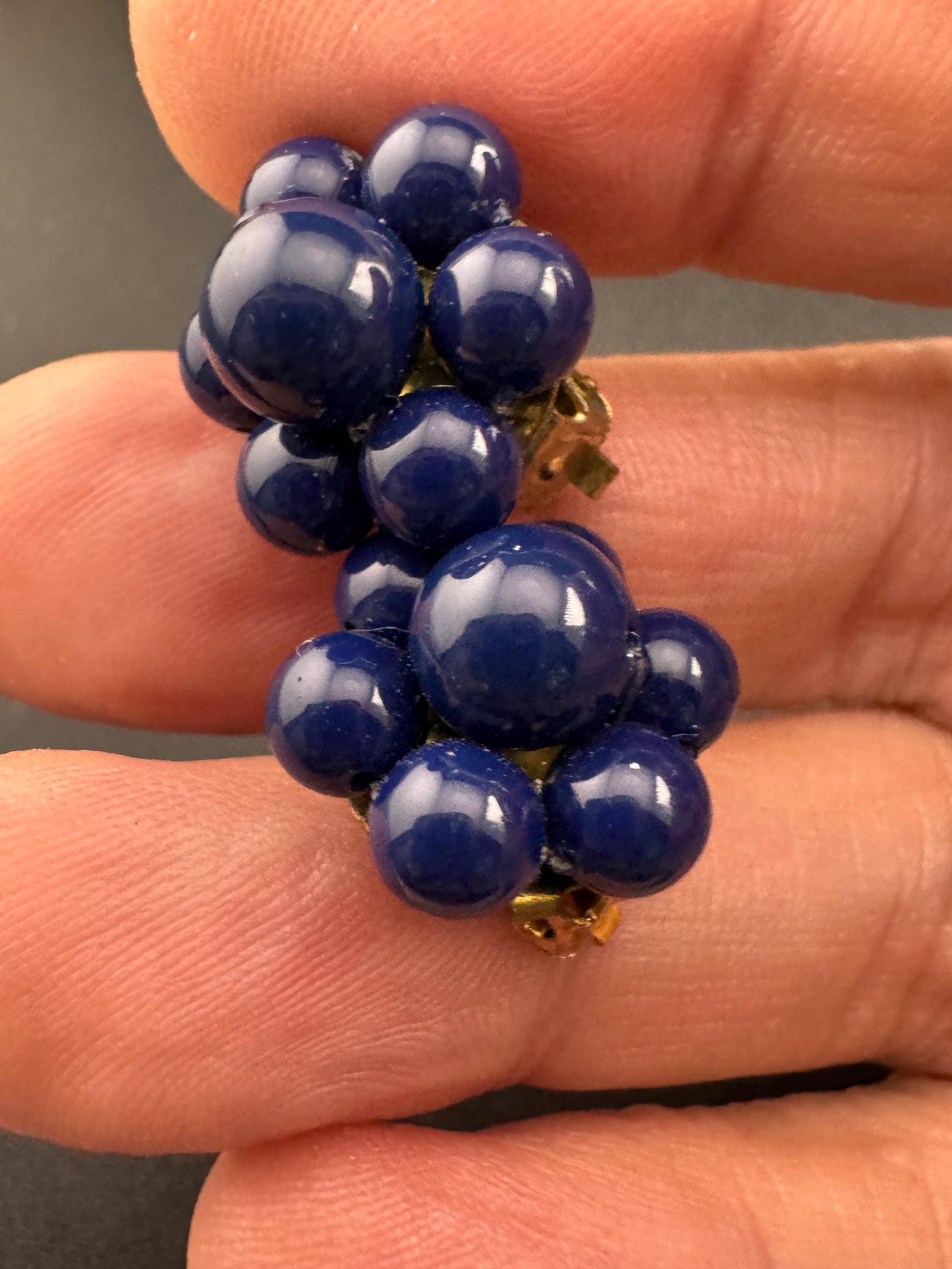Vintage snall dark navy blue floral plastic beaded Cluster Clip On Earrings