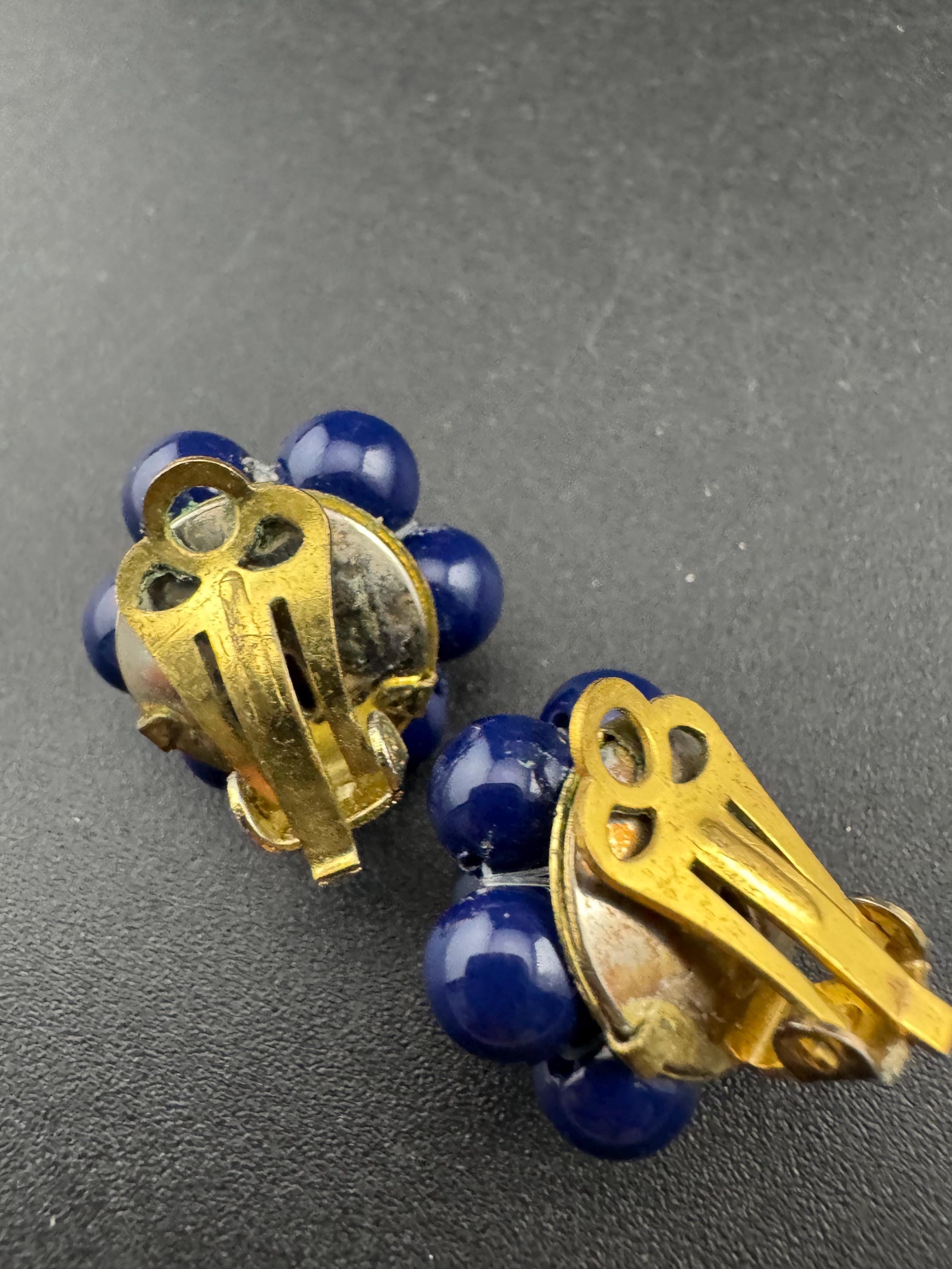 Vintage snall dark navy blue floral plastic beaded Cluster Clip On Earrings