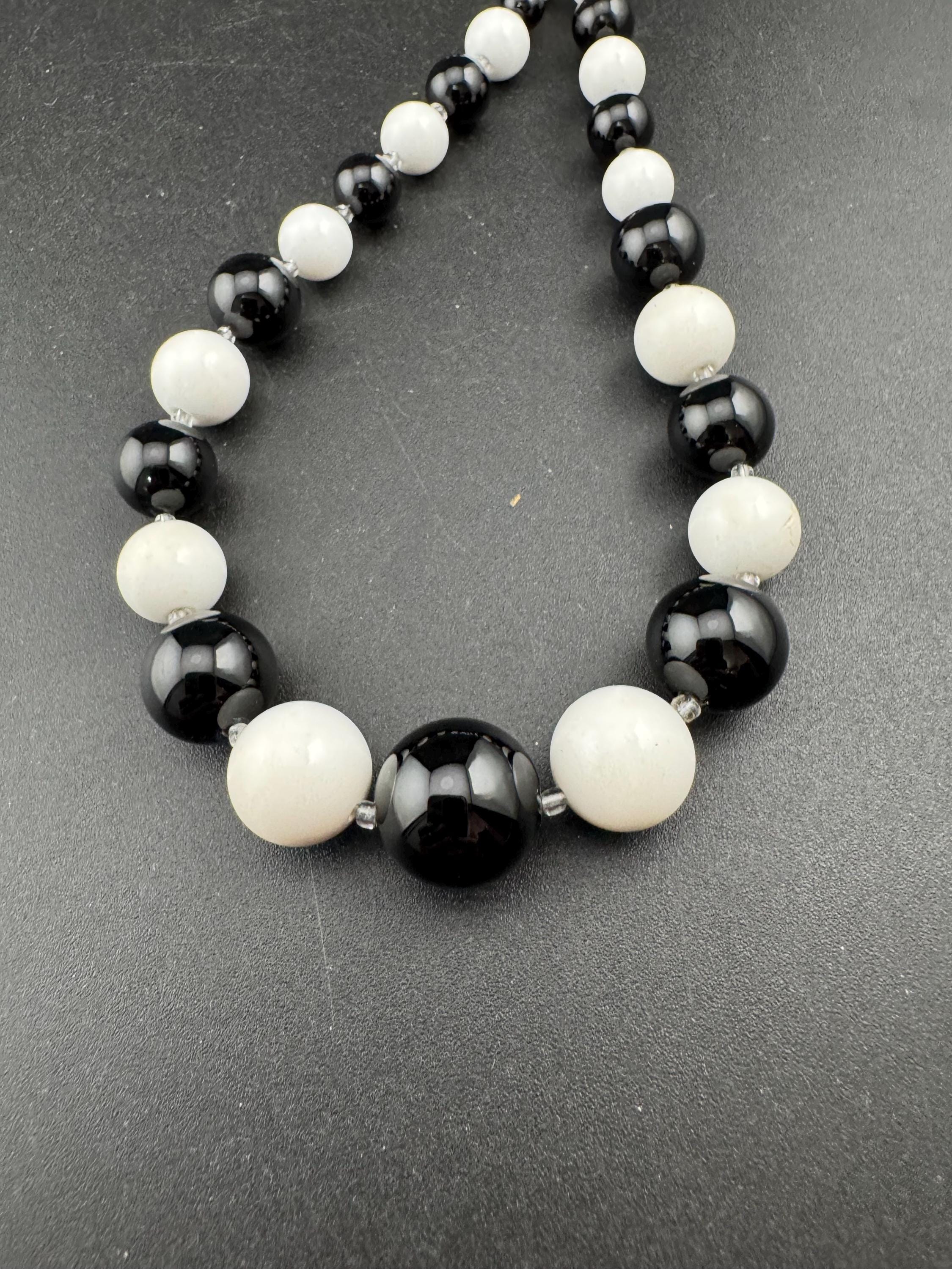 Vintage black and White monochrome milk glass beaded collar necklace 45cm