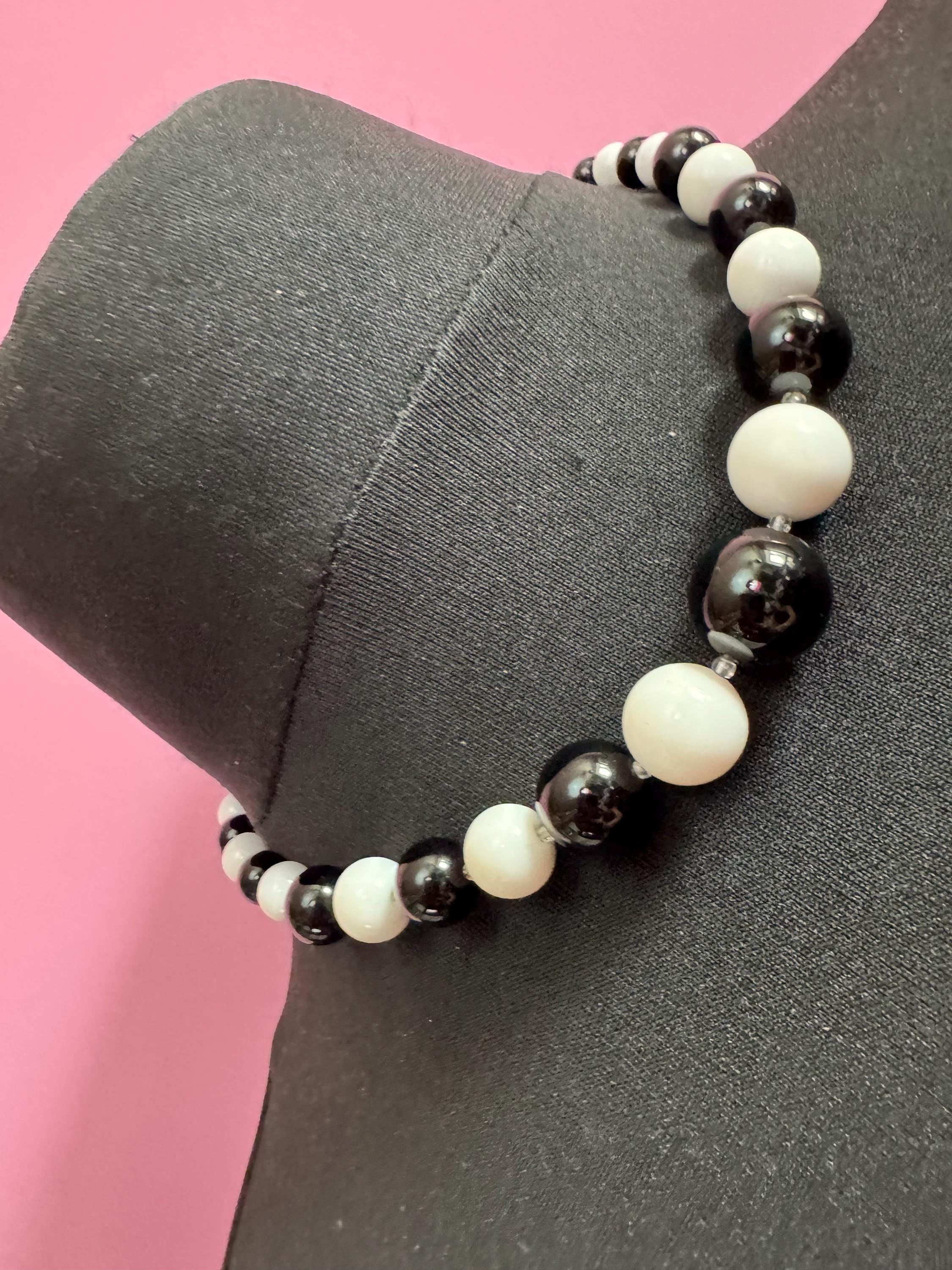 Vintage black and White monochrome milk glass beaded collar necklace 45cm