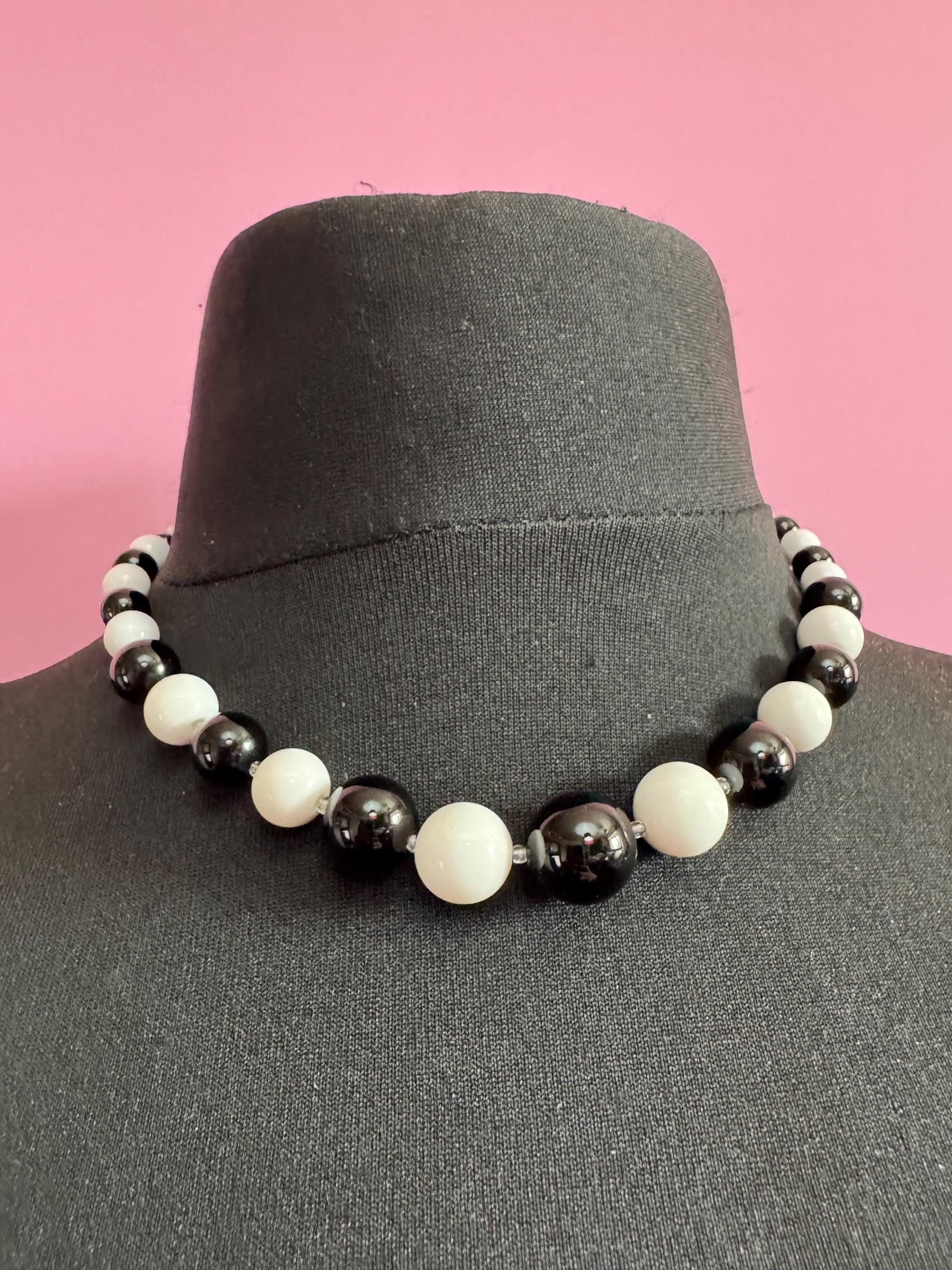 Vintage black and White monochrome milk glass beaded collar necklace 45cm