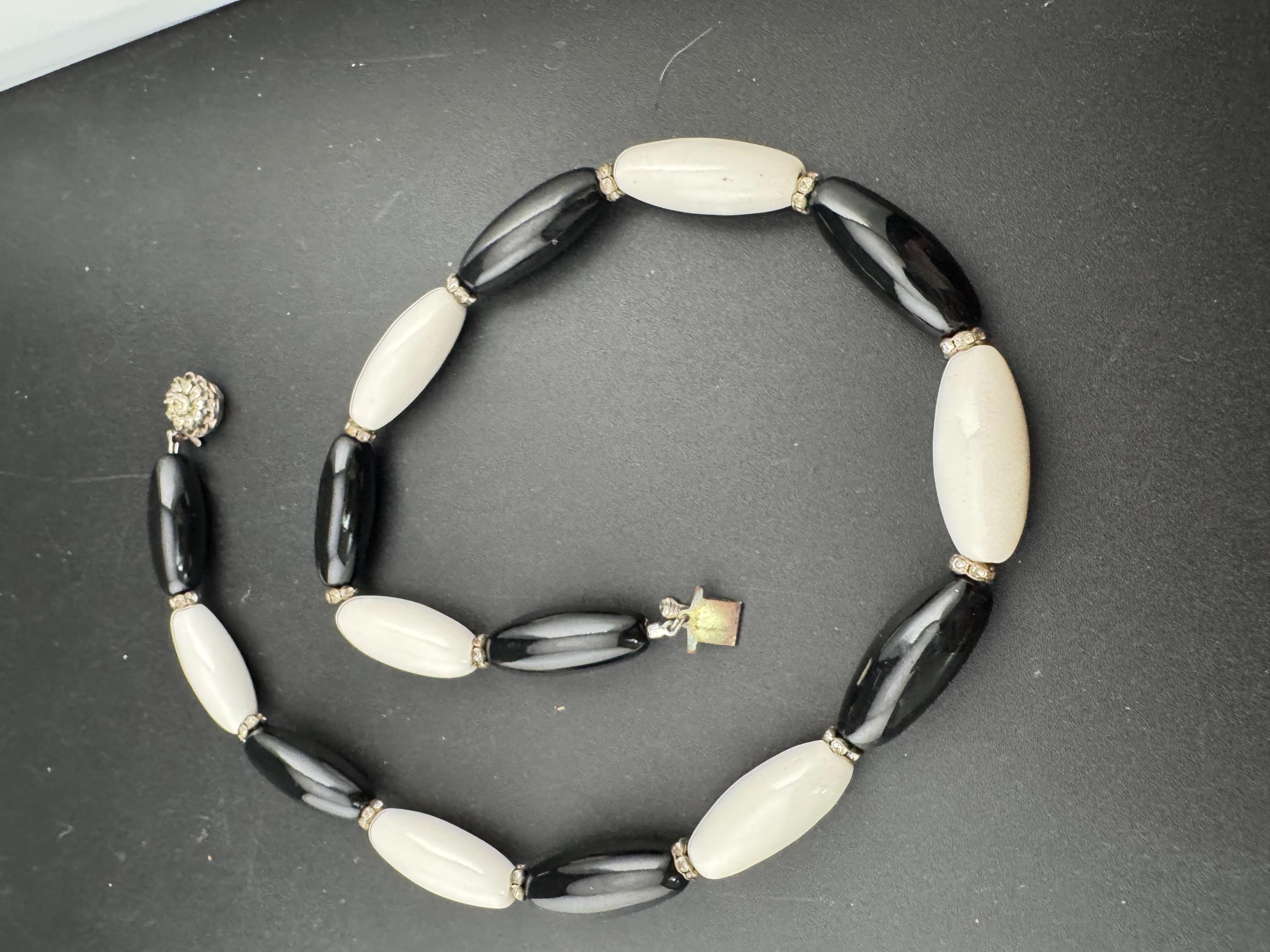 Vintage black and White monochrome milk glass oval beaded collar necklace 52cm