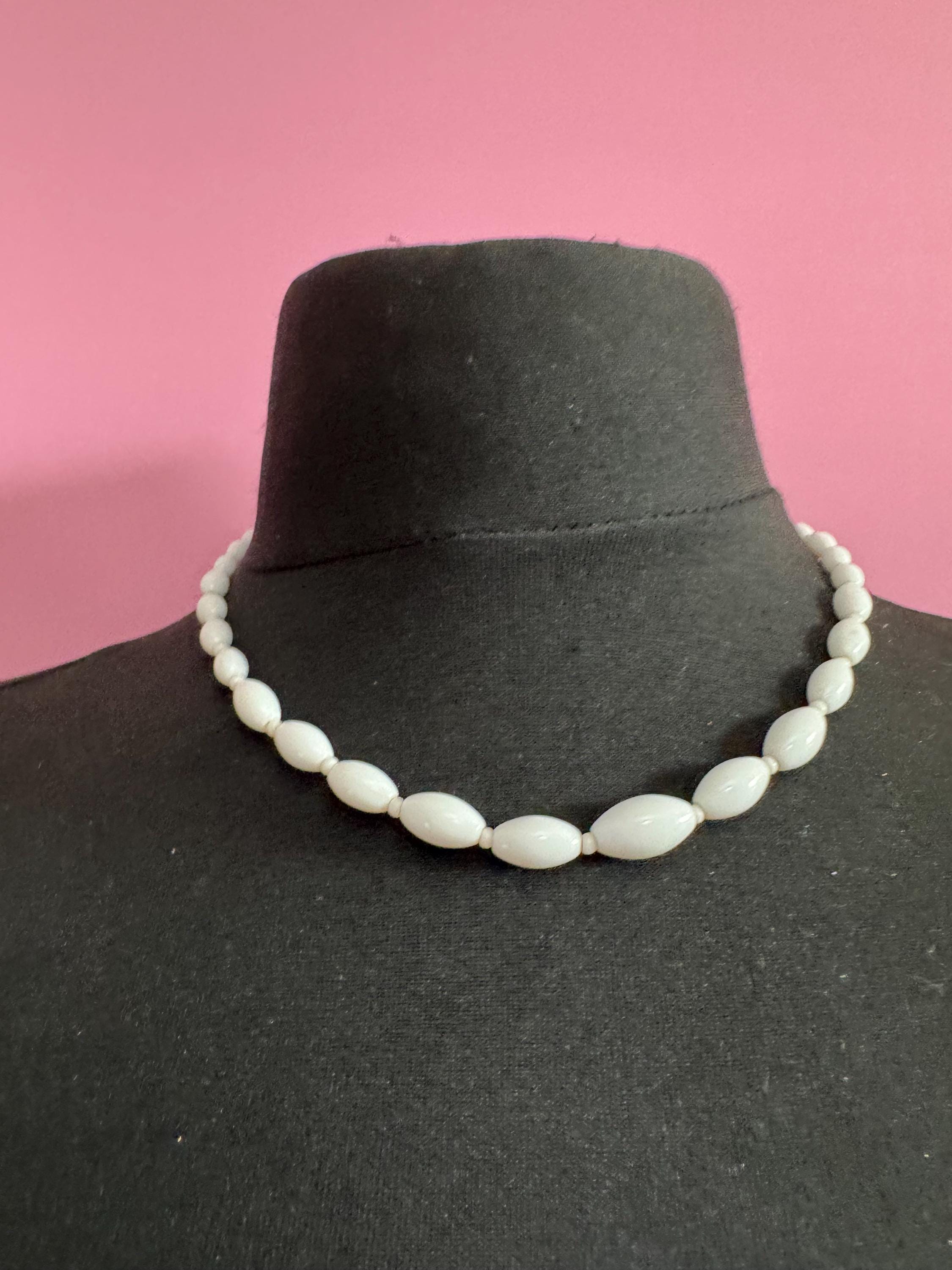 46cm vintage White milk glass beaded necklace