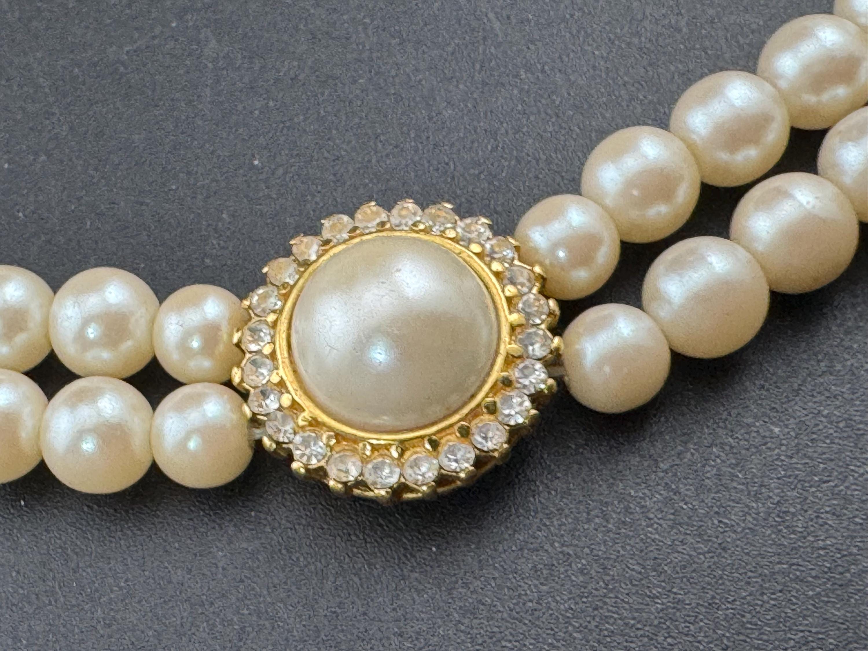 vintage 2 row cream plastic pearl necklace with ornate cabochon clasp 37 to 43cm