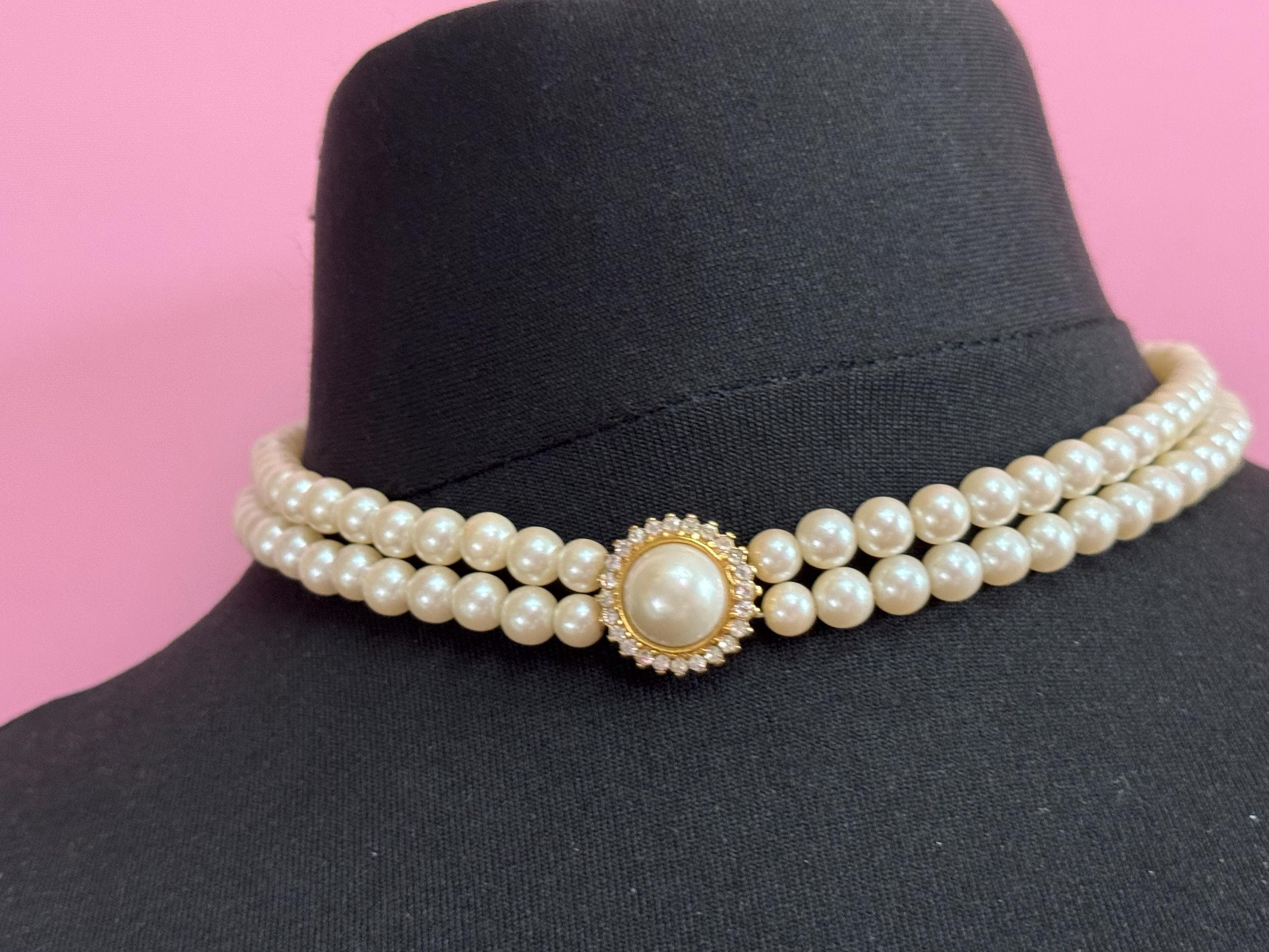 vintage 2 row cream plastic pearl necklace with ornate cabochon clasp 37 to 43cm