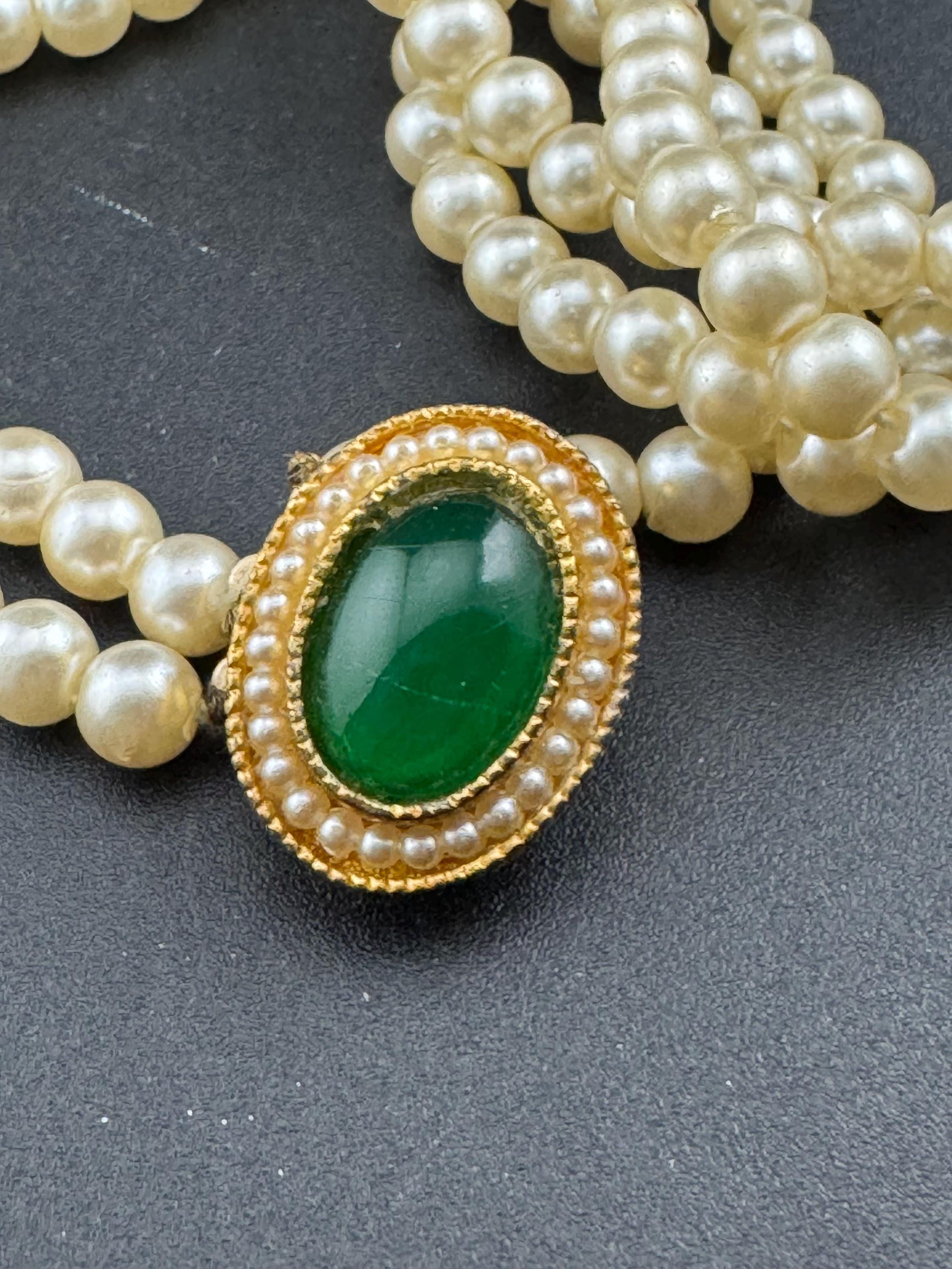 vintage 3 row cream plastic pearl necklace with ornate green oval cabochon clasp 47cm
