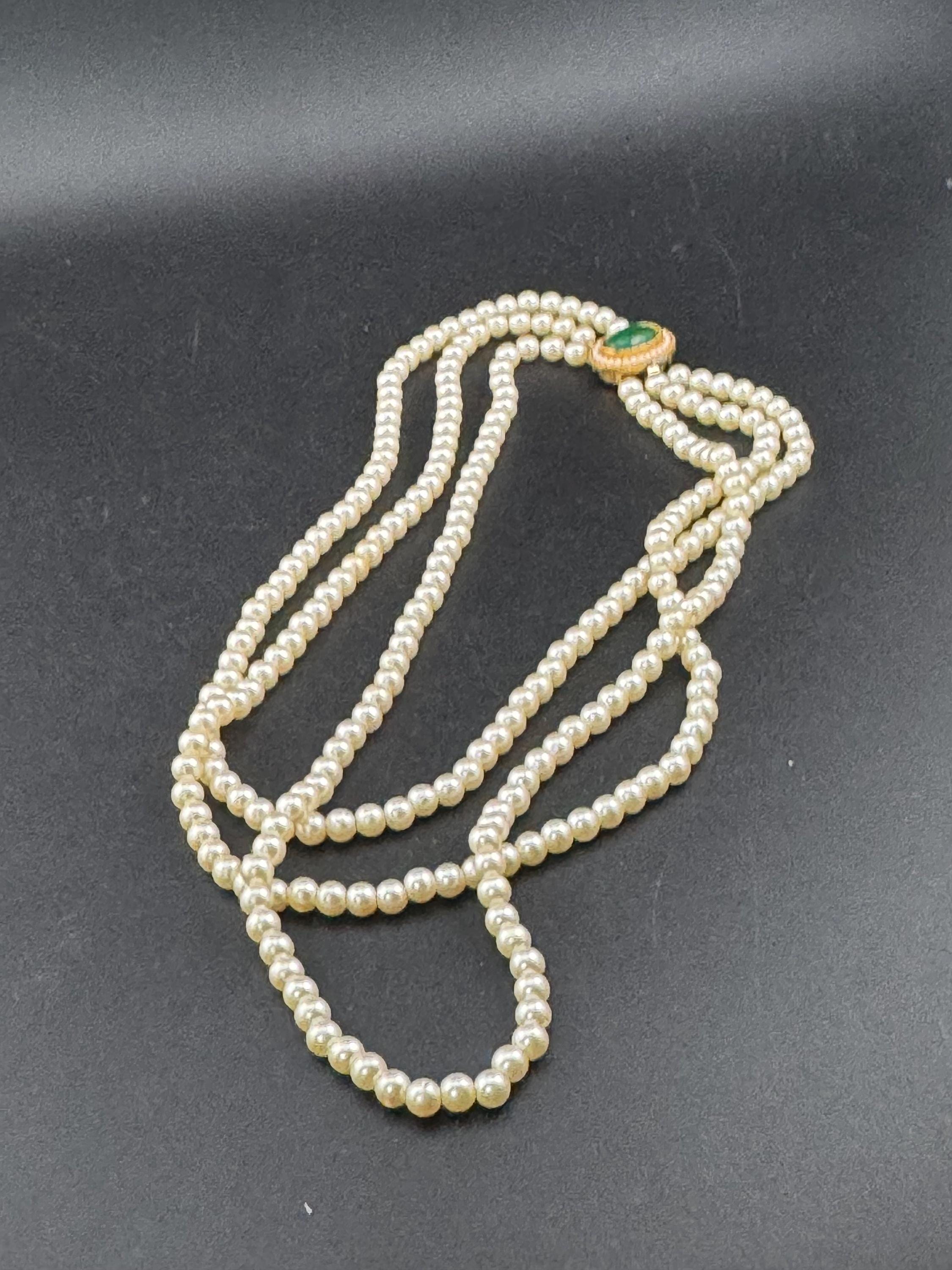 vintage 3 row cream plastic pearl necklace with ornate green oval cabochon clasp 47cm