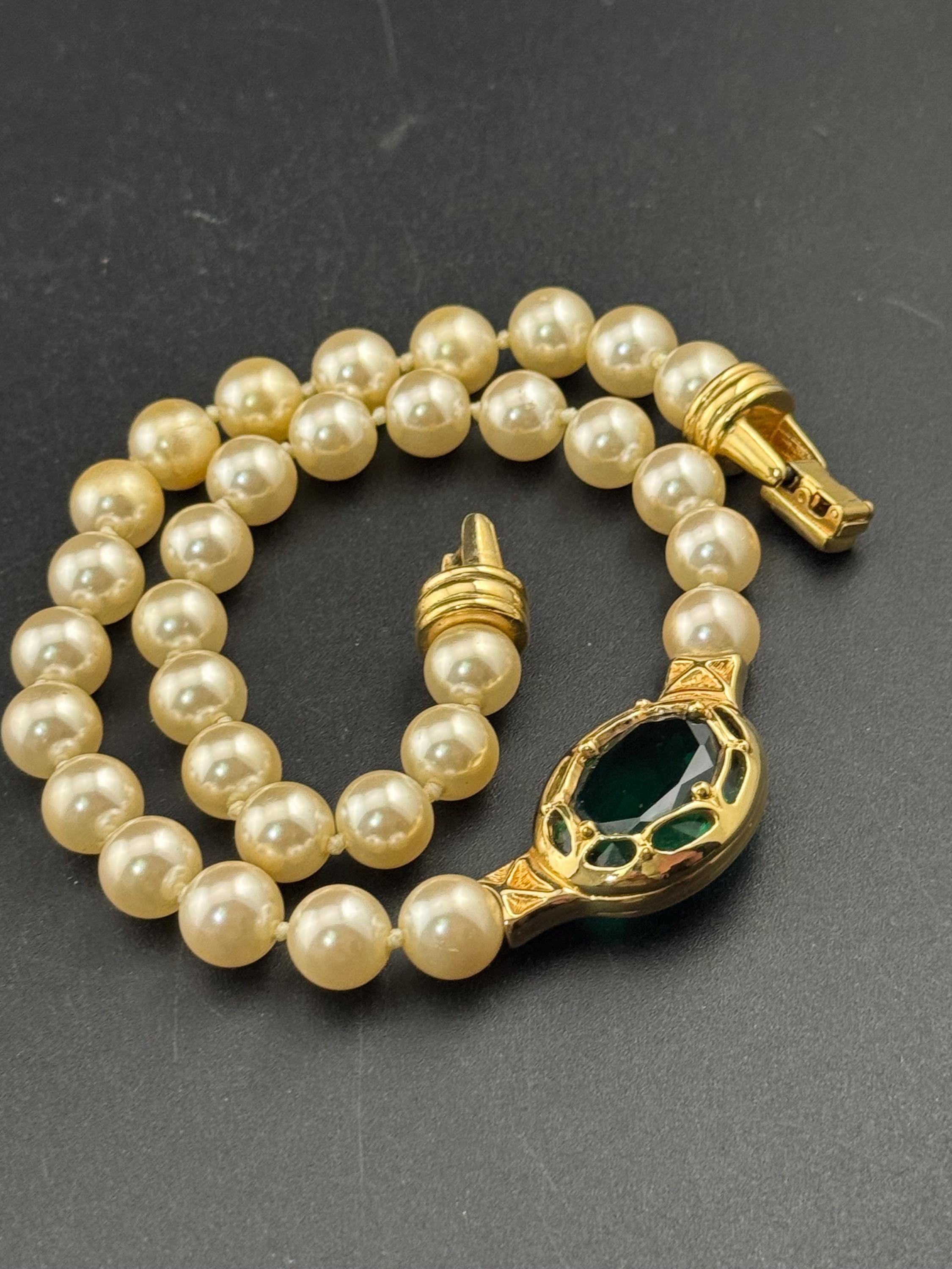 Signed early Swarovski gold plated high end emerald crystal oval cabochon faux pearl necklace 43cm