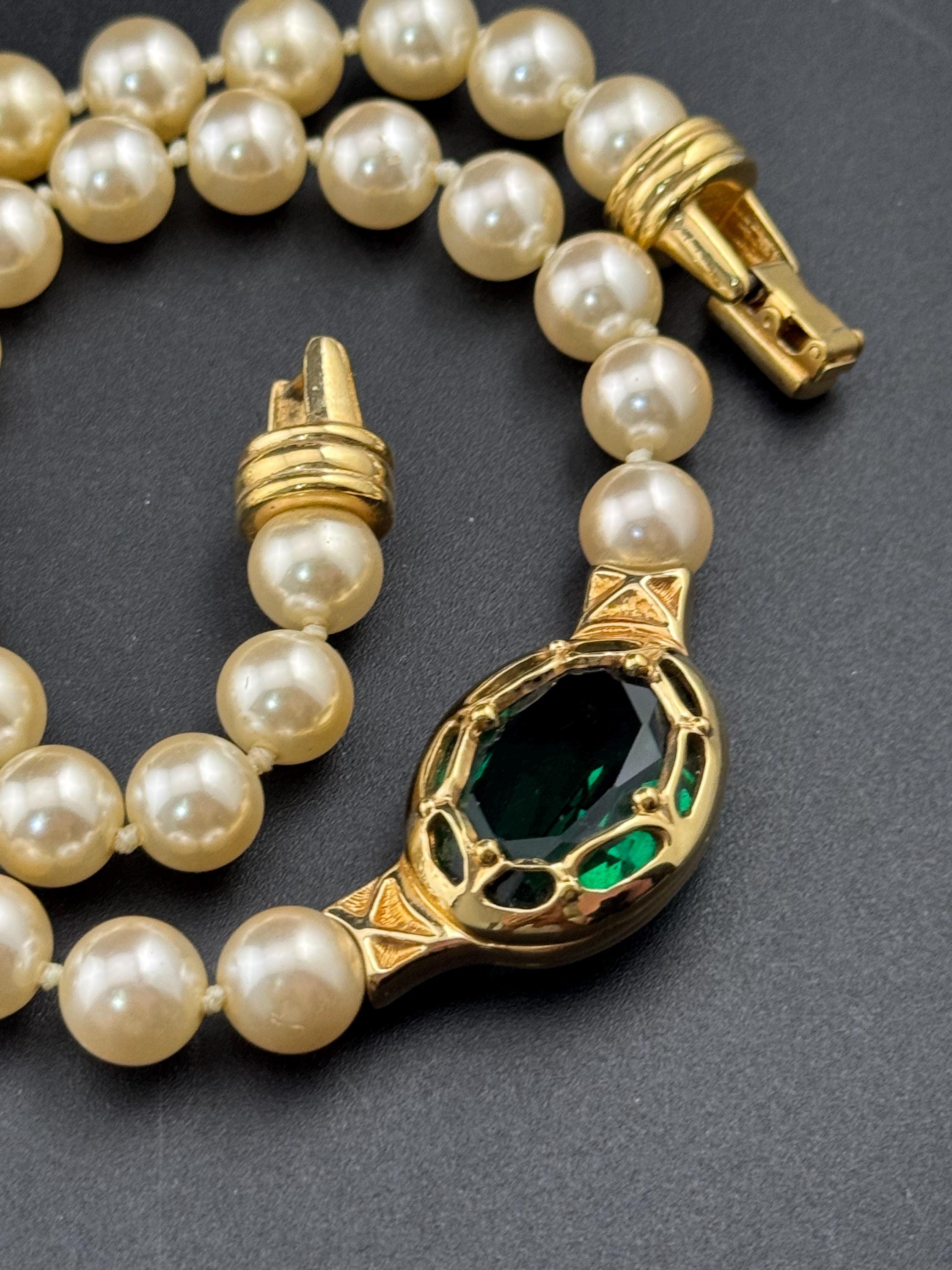 Signed early Swarovski gold plated high end emerald crystal oval cabochon faux pearl necklace 43cm