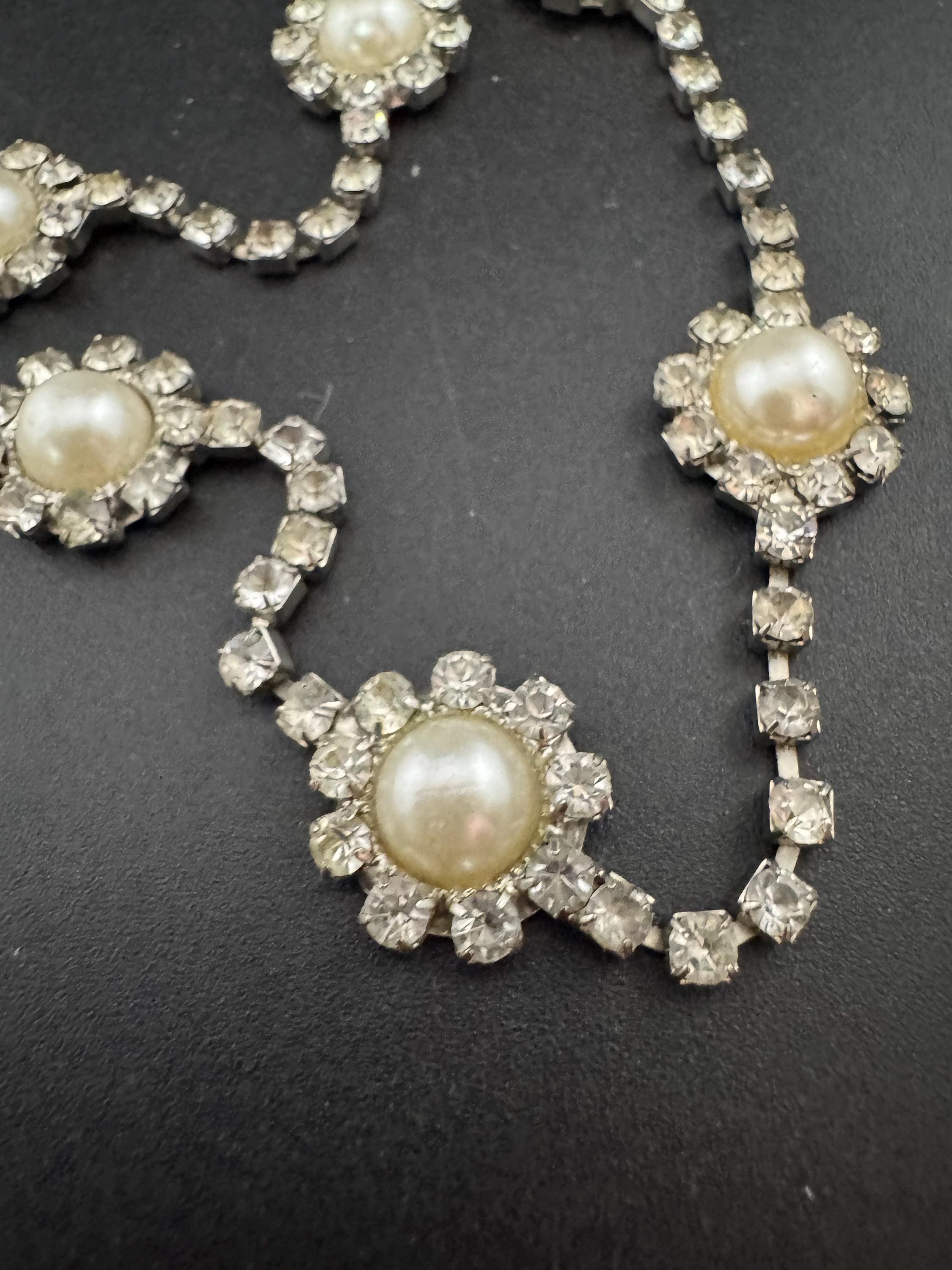 Retro cream faux Pearl lightweght diamanté Necklace single strand