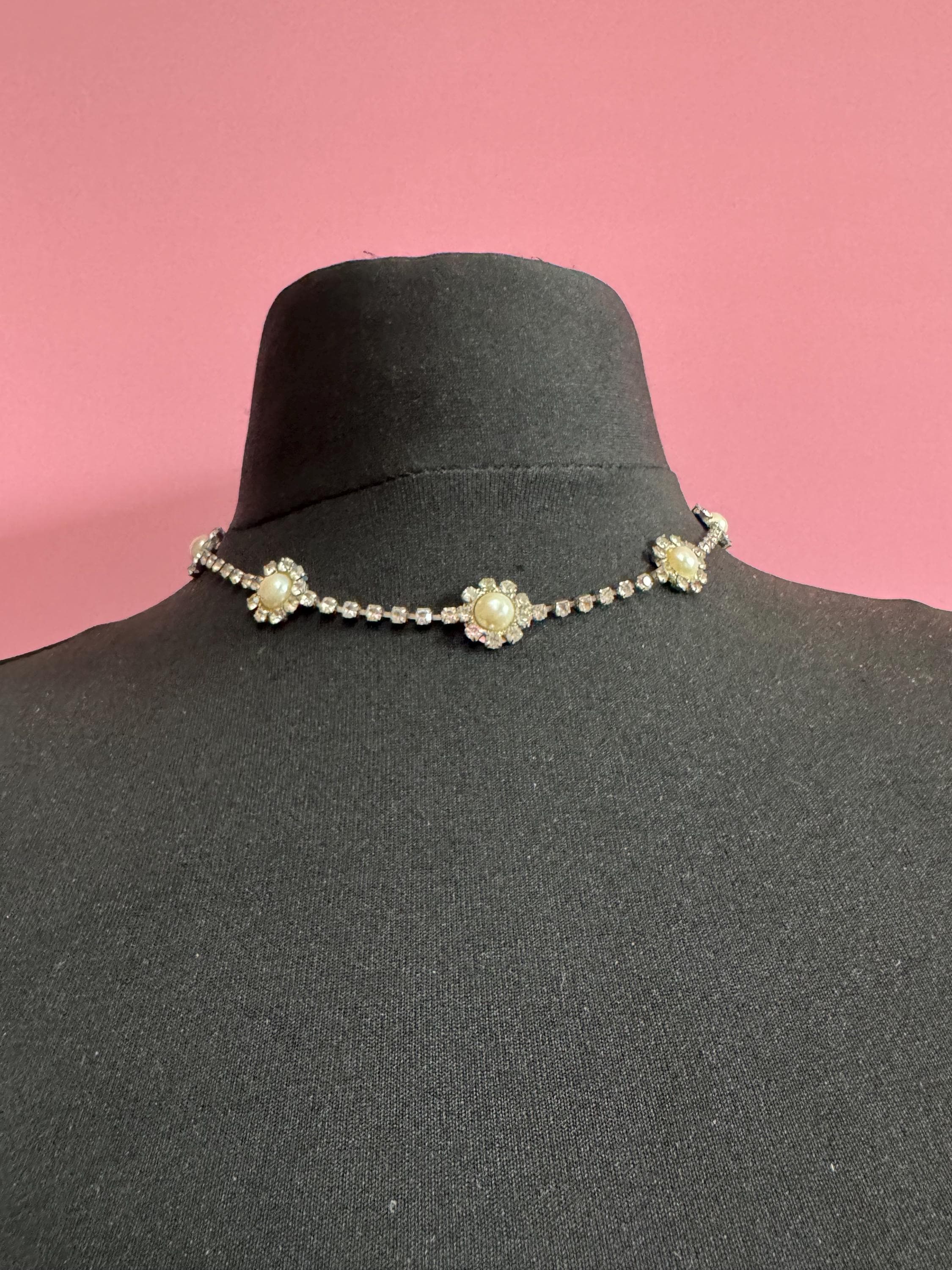 Retro cream faux Pearl lightweght diamanté Necklace single strand