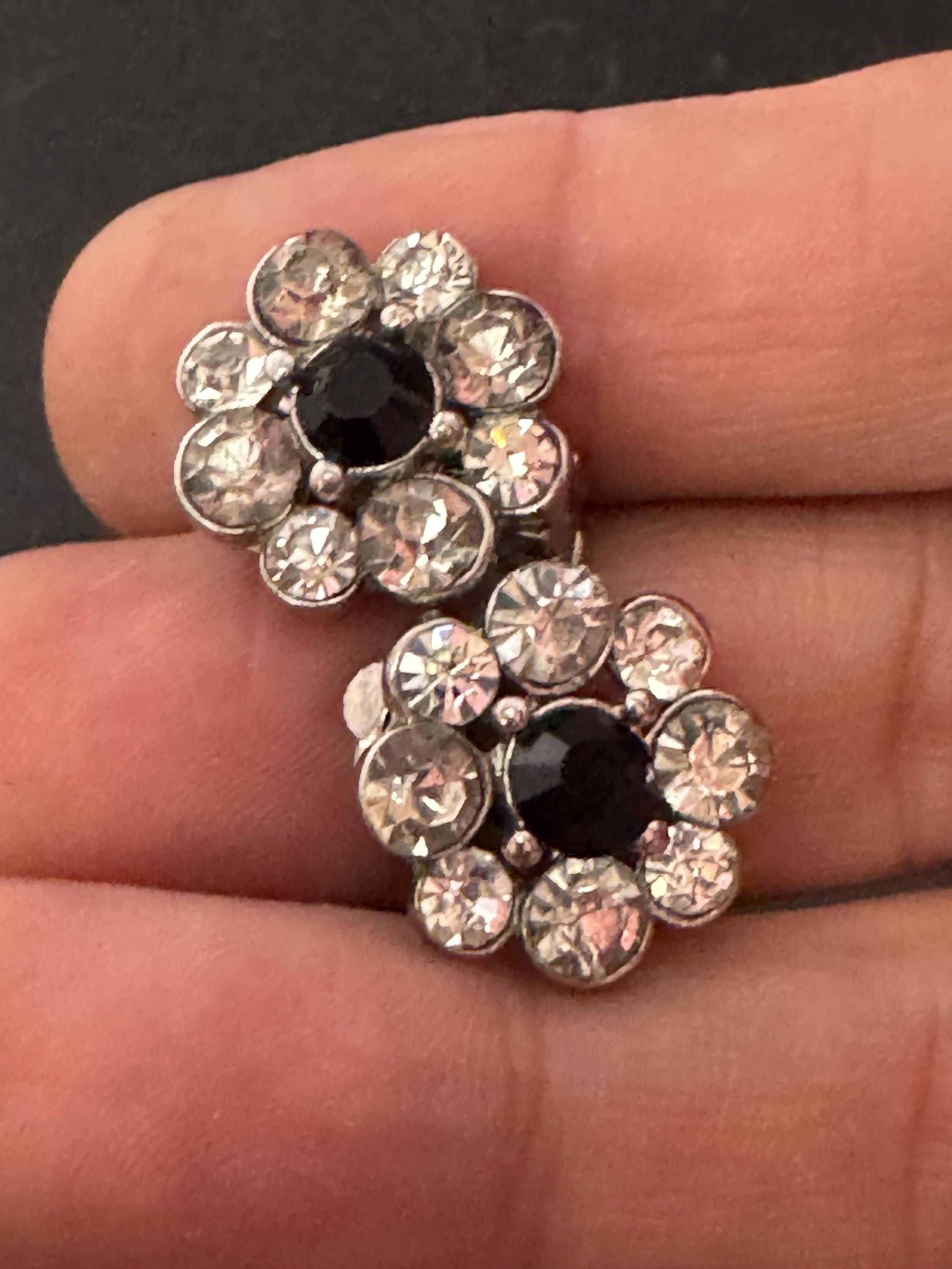 vintage small 1.75cm silver tone Round black and clear glass rhinestone crystal  stud clip on earrings