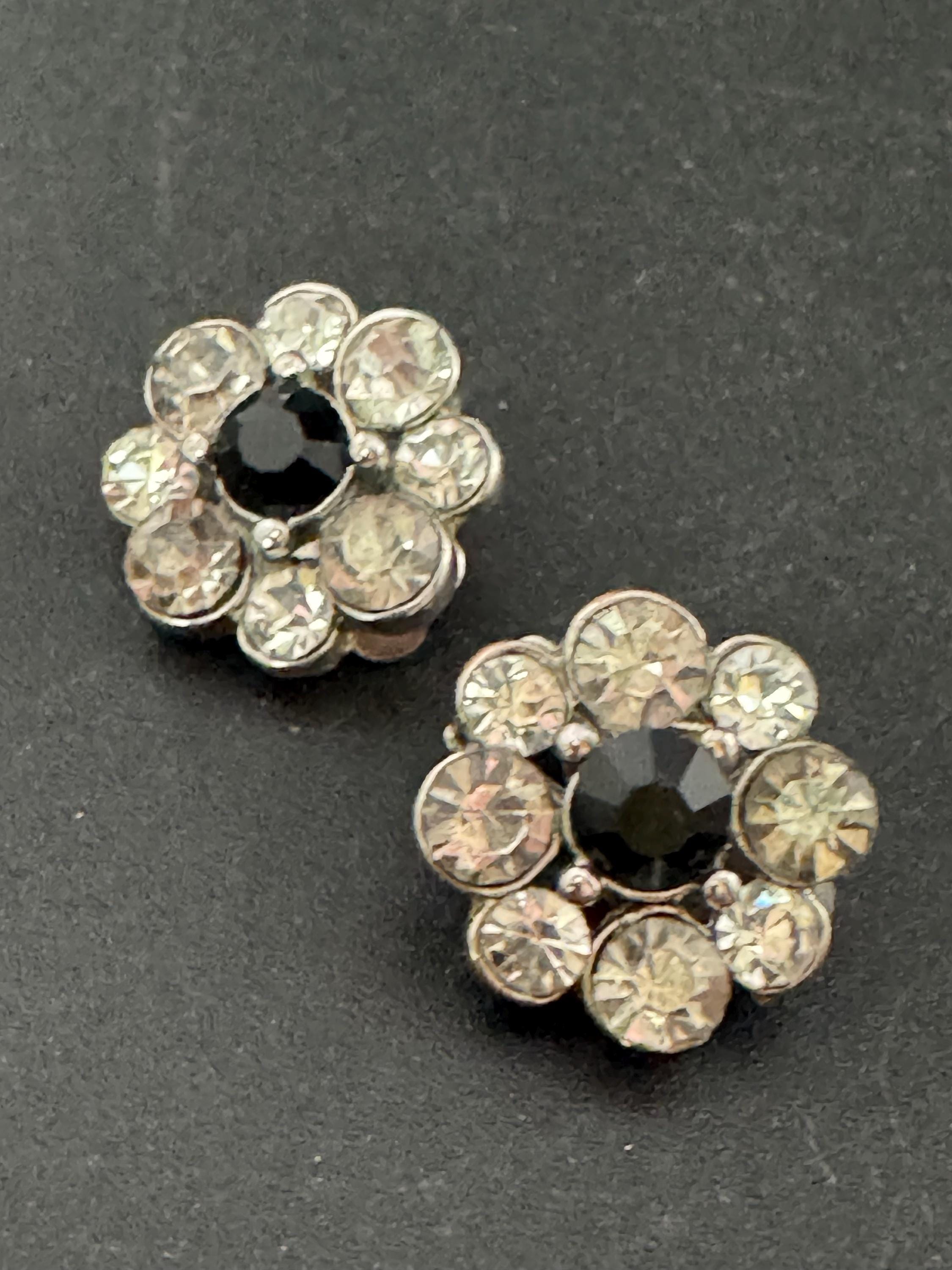 vintage small 1.75cm silver tone Round black and clear glass rhinestone crystal  stud clip on earrings