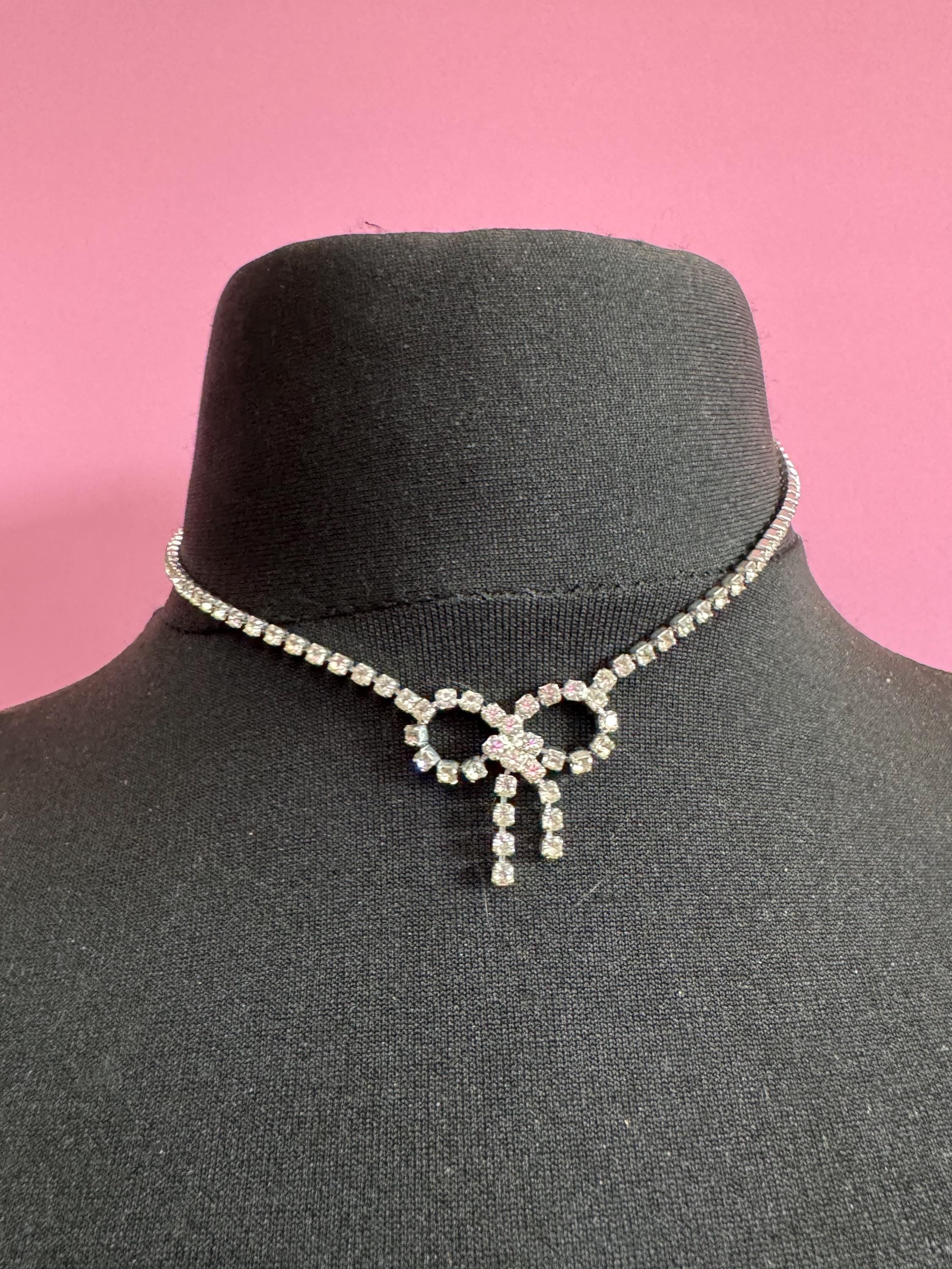 Dainty sit on the neck petite 39cm vintage clear diamanté rhinestone crystal silver tone bow detail choker necklace mid century