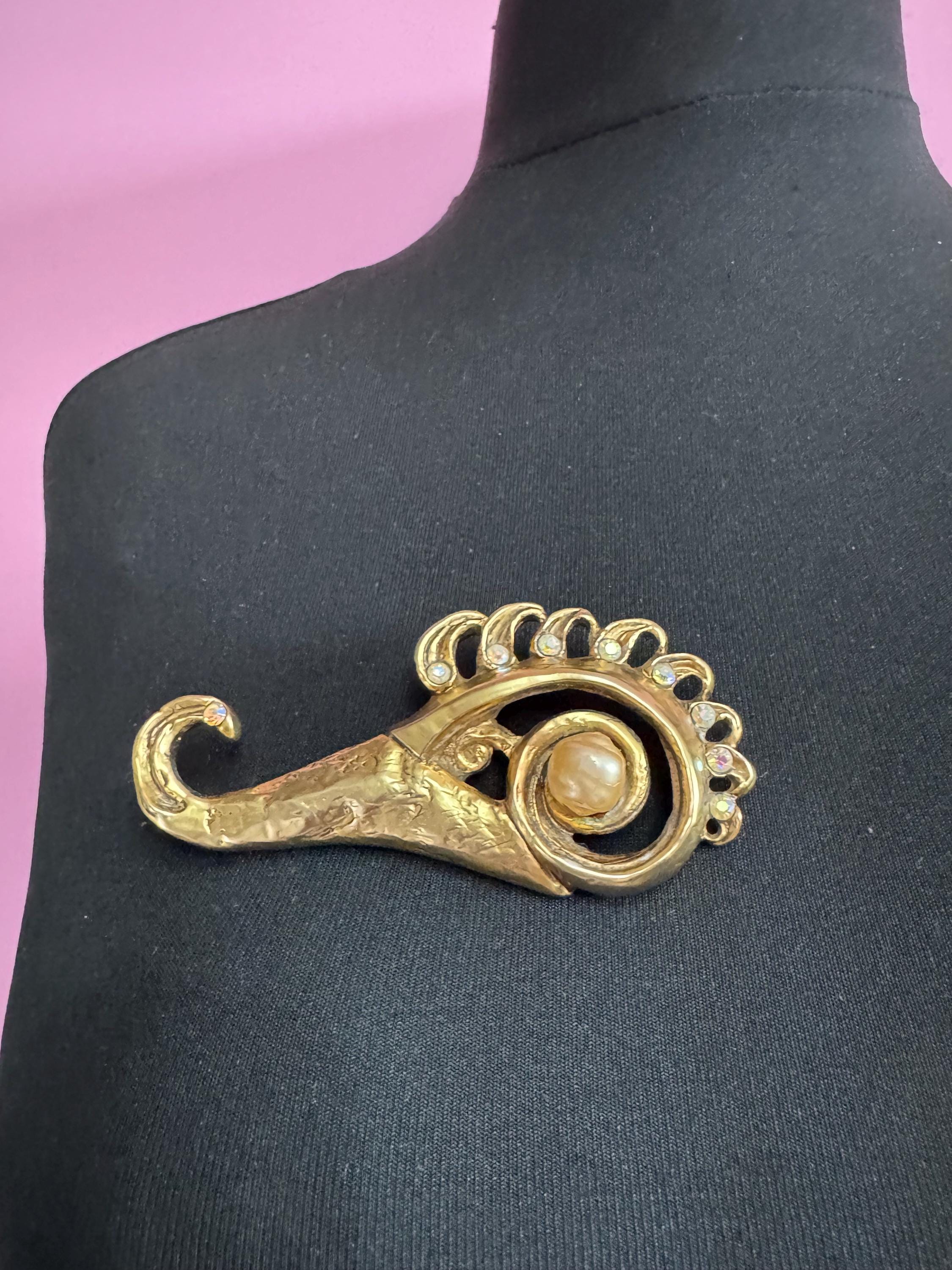1980s signed Clare Deve huge high end  oversized brooch, Paris designer gold resin with an rhinestones