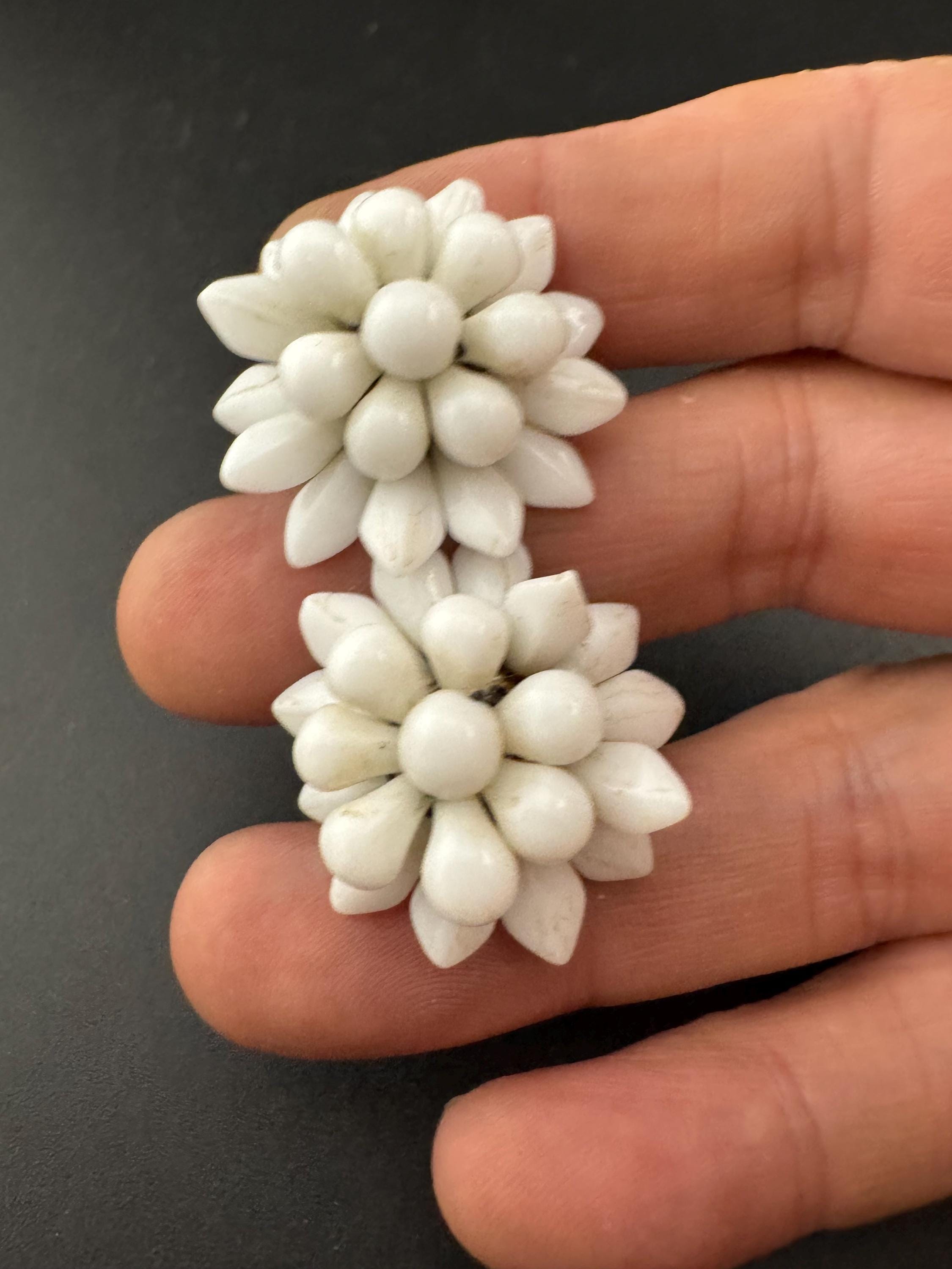 Vintage 3cm white milk glass floral beaded Cluster Clip On Earrings 1940s 1950s
