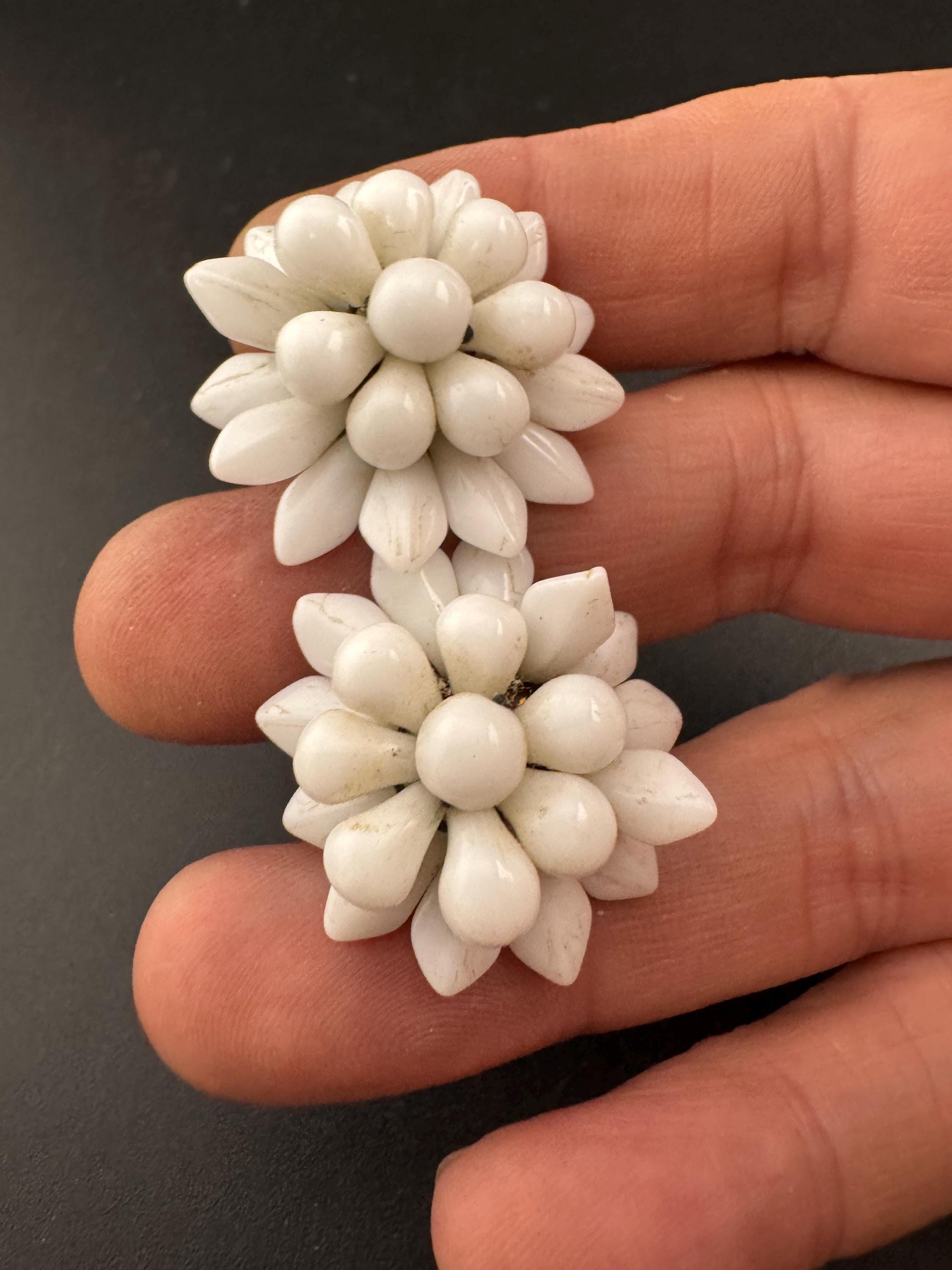 Vintage 3cm white milk glass floral beaded Cluster Clip On Earrings 1940s 1950s