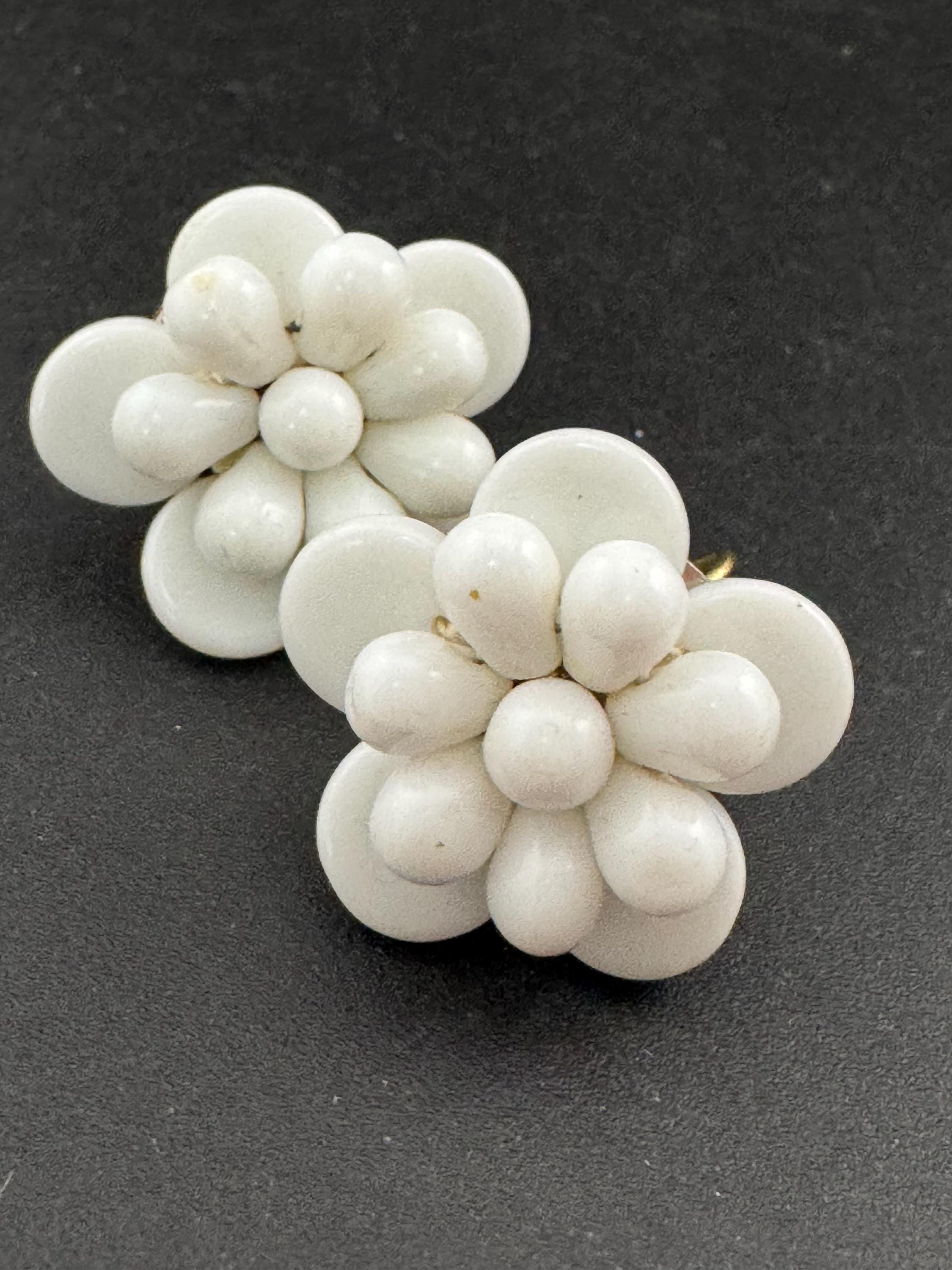 Vintage 3cm white milk glass floral beaded Cluster Clip On Earrings 1940s 1950s