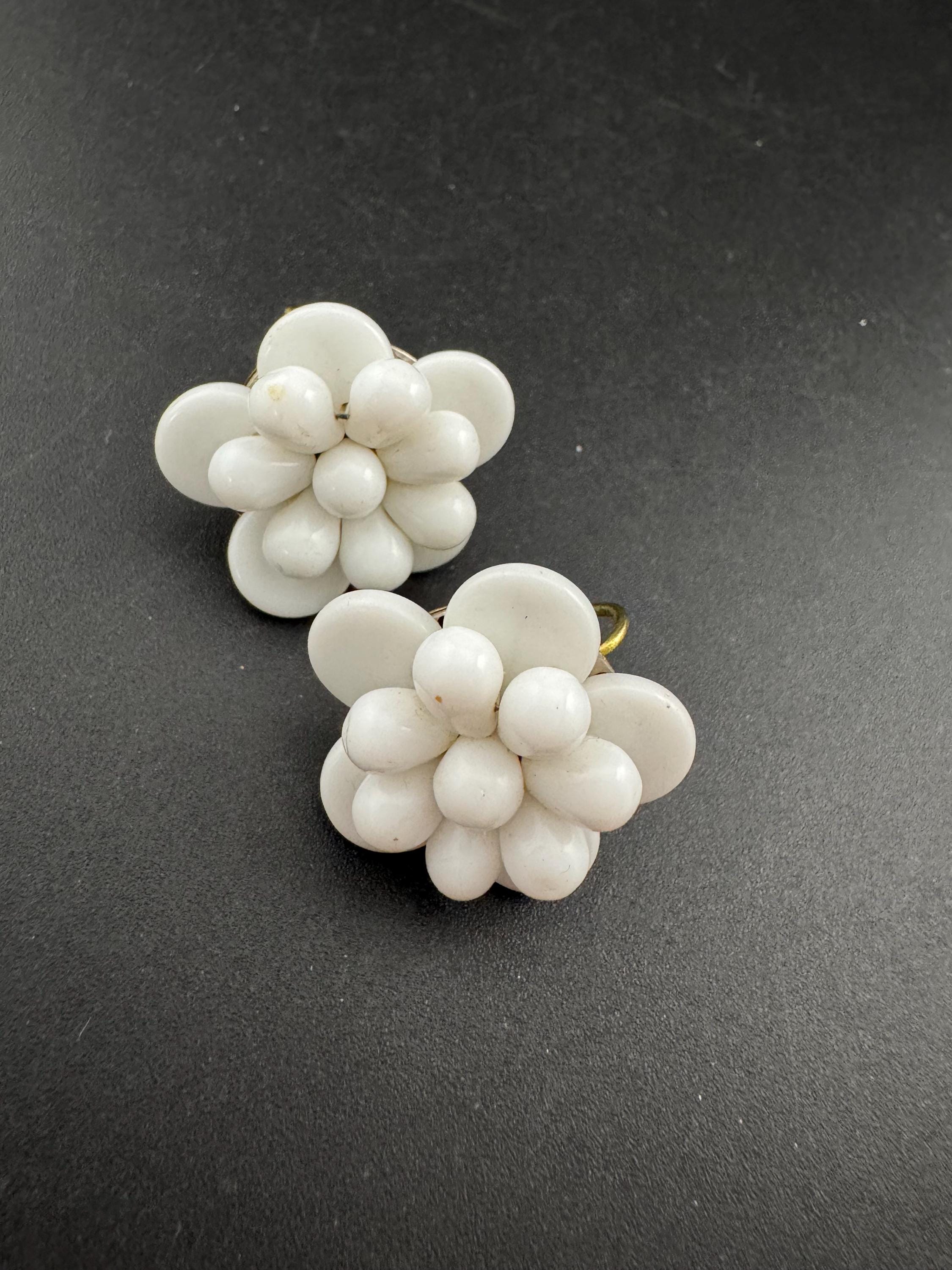 Vintage 3cm white milk glass floral beaded Cluster Clip On Earrings 1940s 1950s