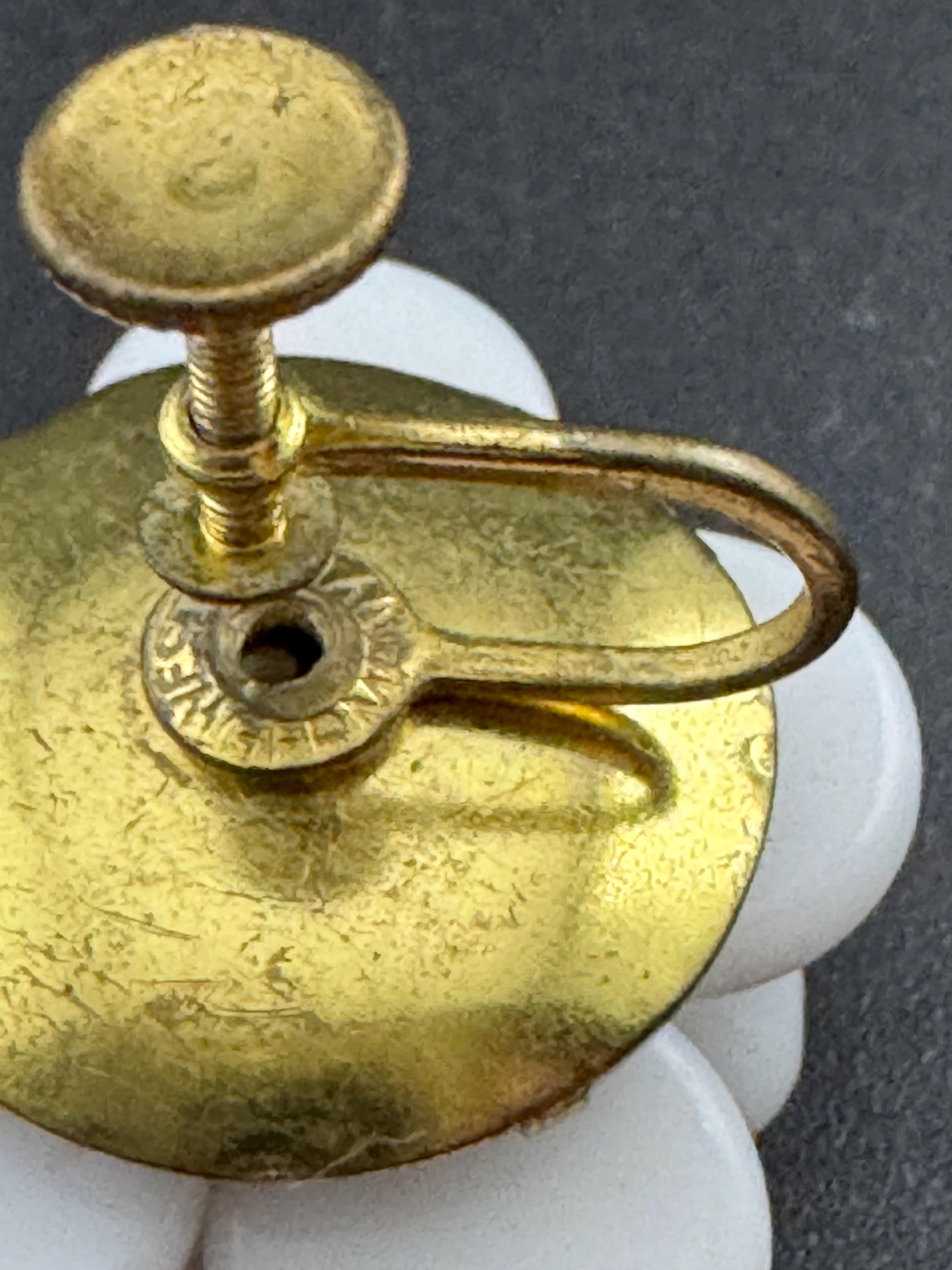 Vintage 3cm white milk glass floral beaded Cluster Clip On Earrings 1940s 1950s