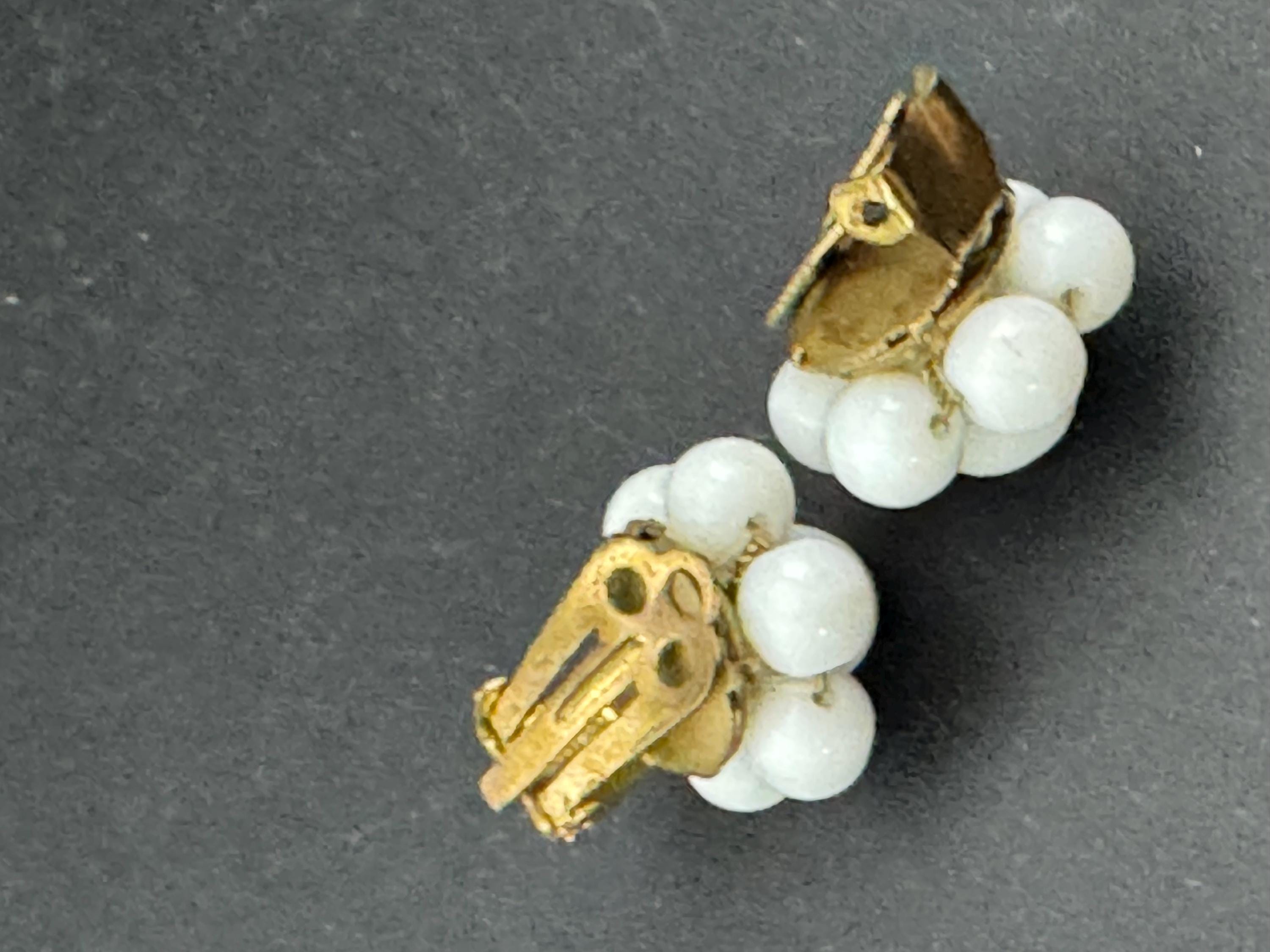 Vintage 1.75cm white milk glass floral beaded Cluster Clip On Earrings 1940s 1950s