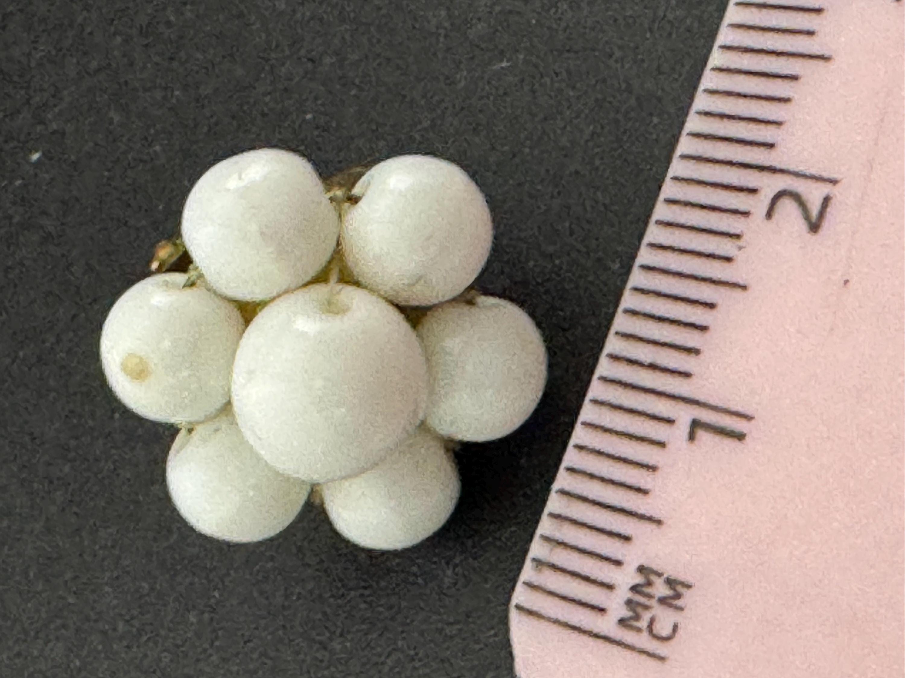 Vintage 1.75cm white milk glass floral beaded Cluster Clip On Earrings 1940s 1950s