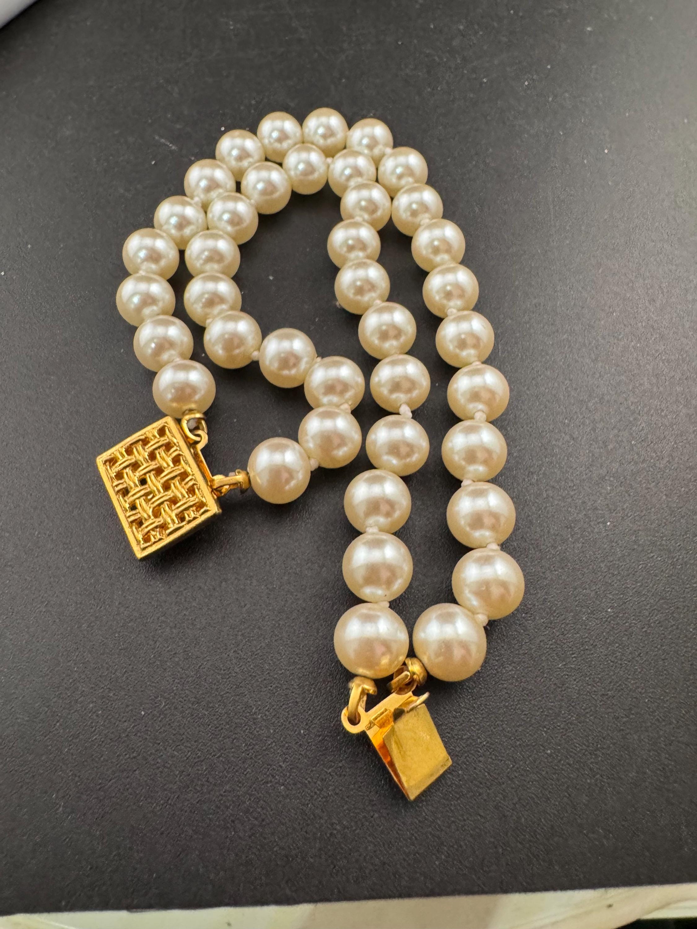Vintage knotted faux glass pearl double Row gold tone cage clasp beaded bracelet 21cm