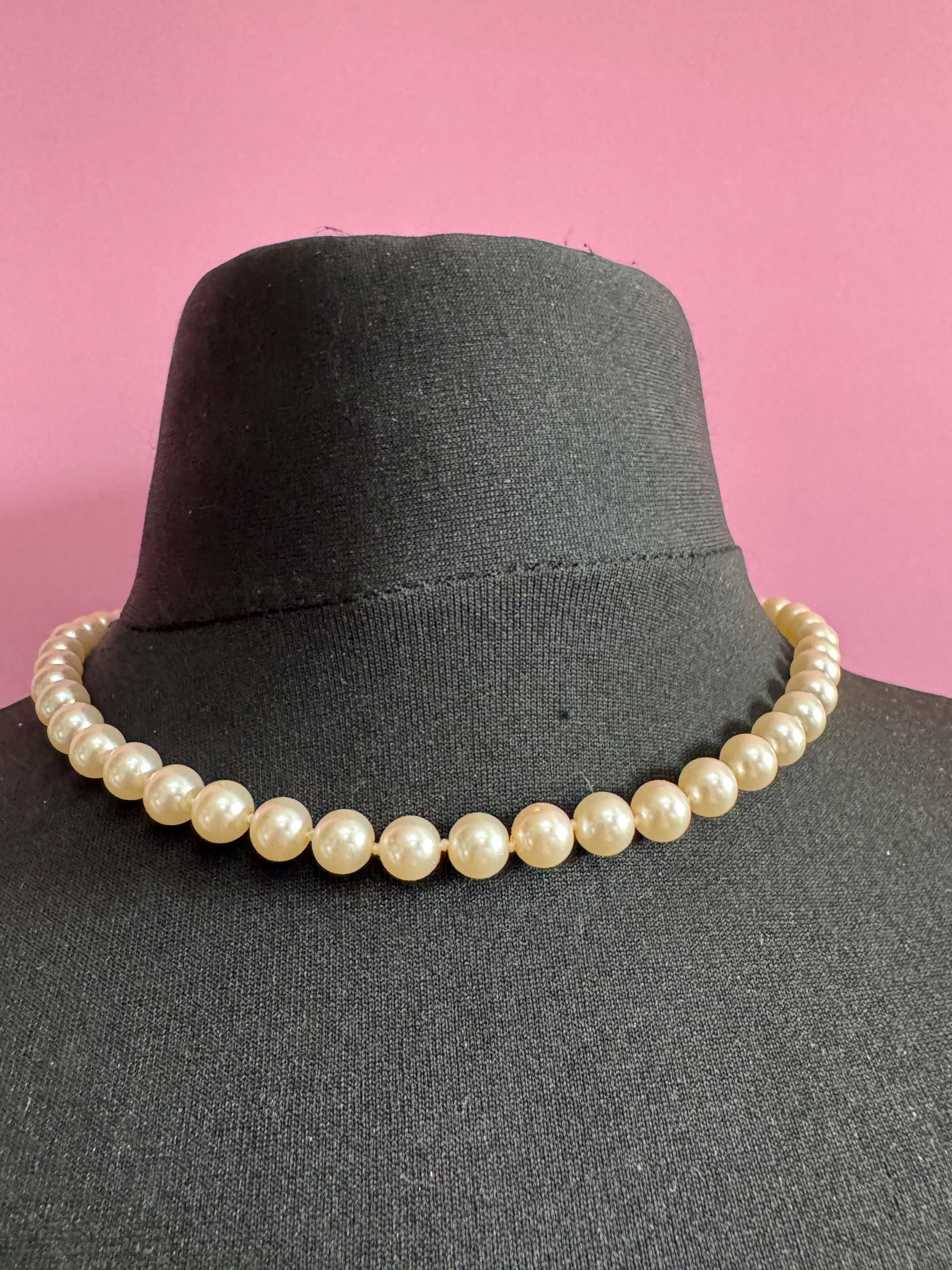 Vintage Classic cream glass pearl collar necklace, 6mm beads 40cm gold tone lovely condition
