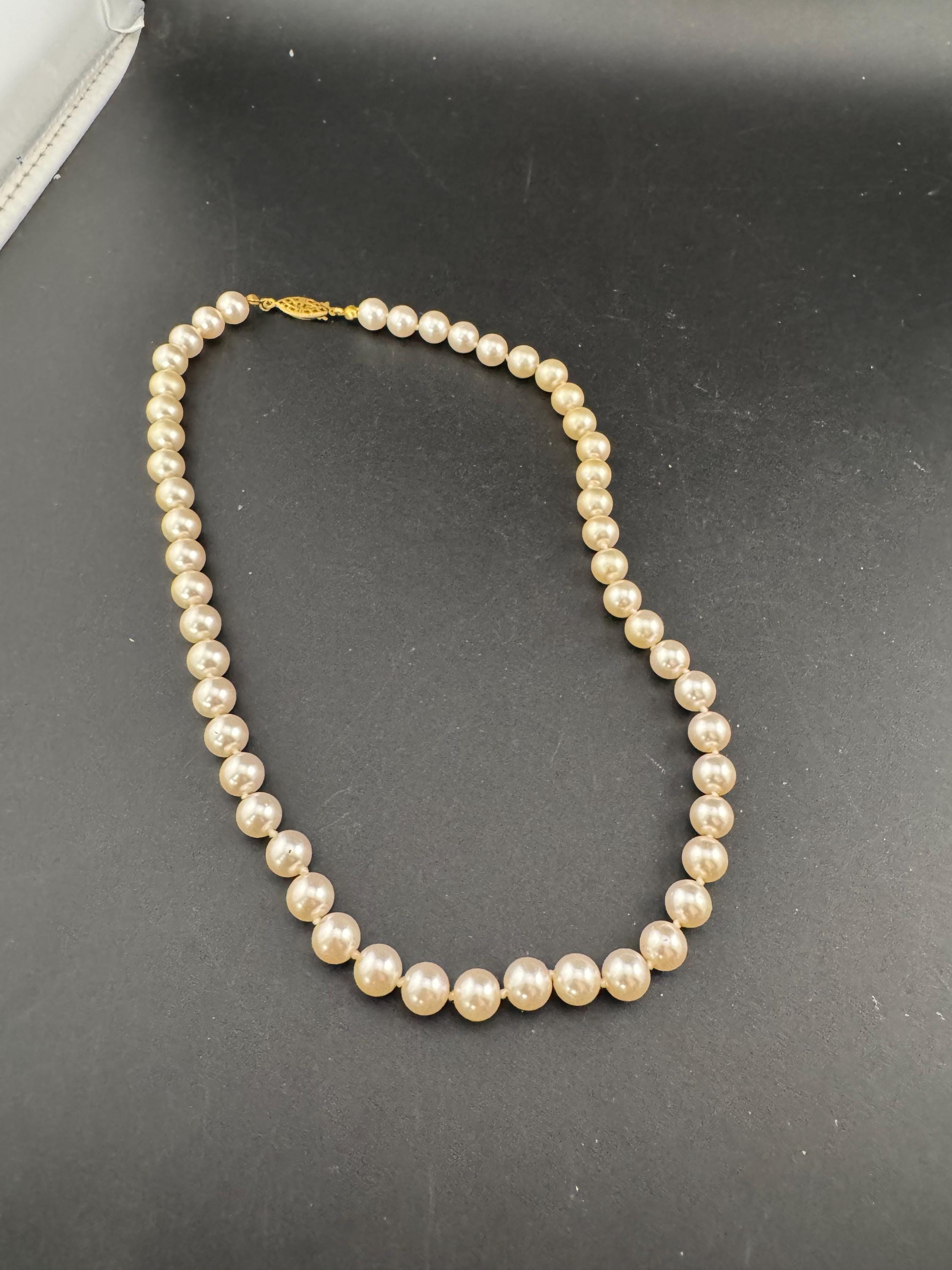 Vintage Classic cream glass pearl collar necklace, 6mm beads 40cm gold tone lovely condition