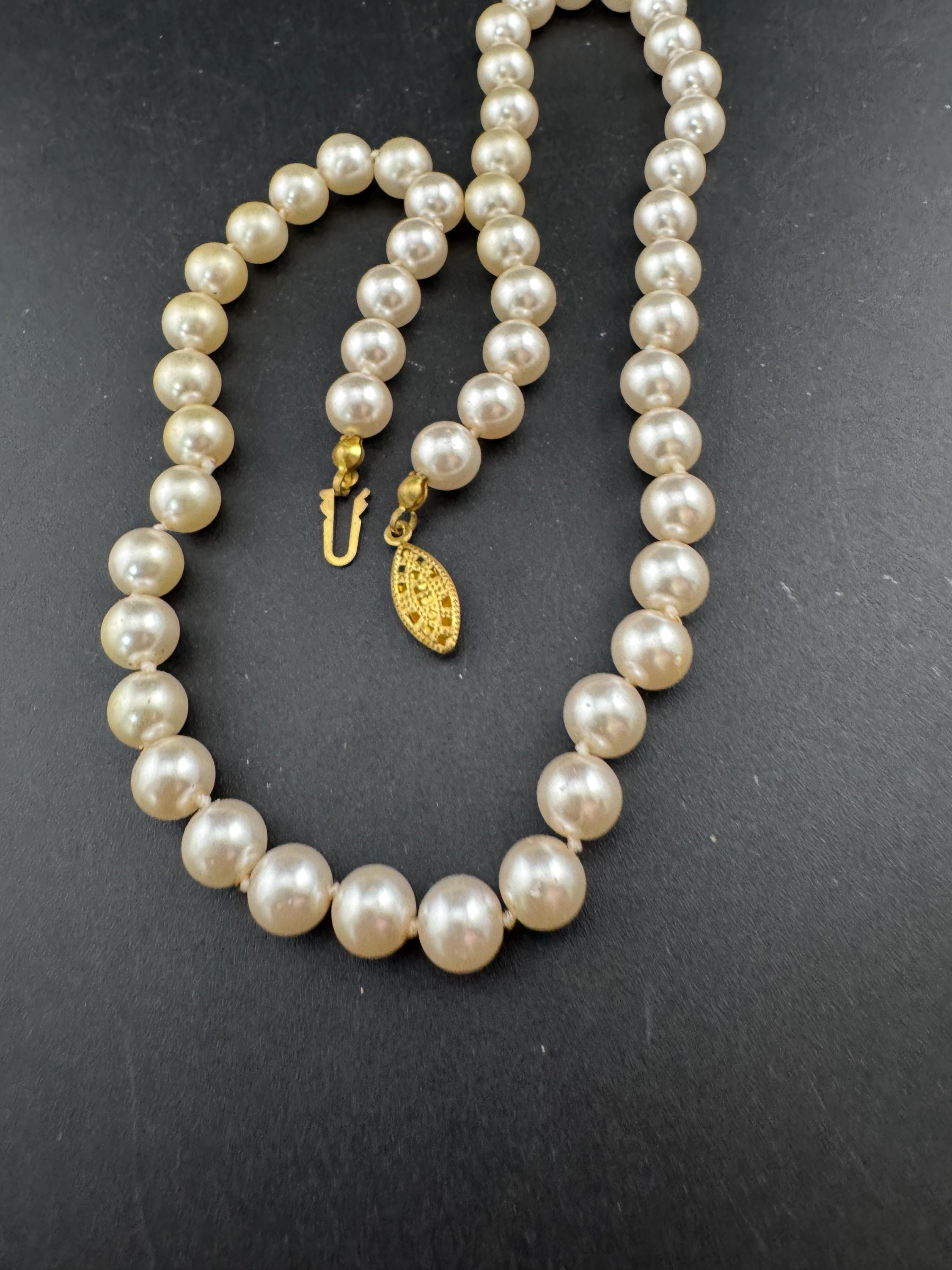 Vintage Classic cream glass pearl collar necklace, 8mm beads 47cm gold tone lovely condition