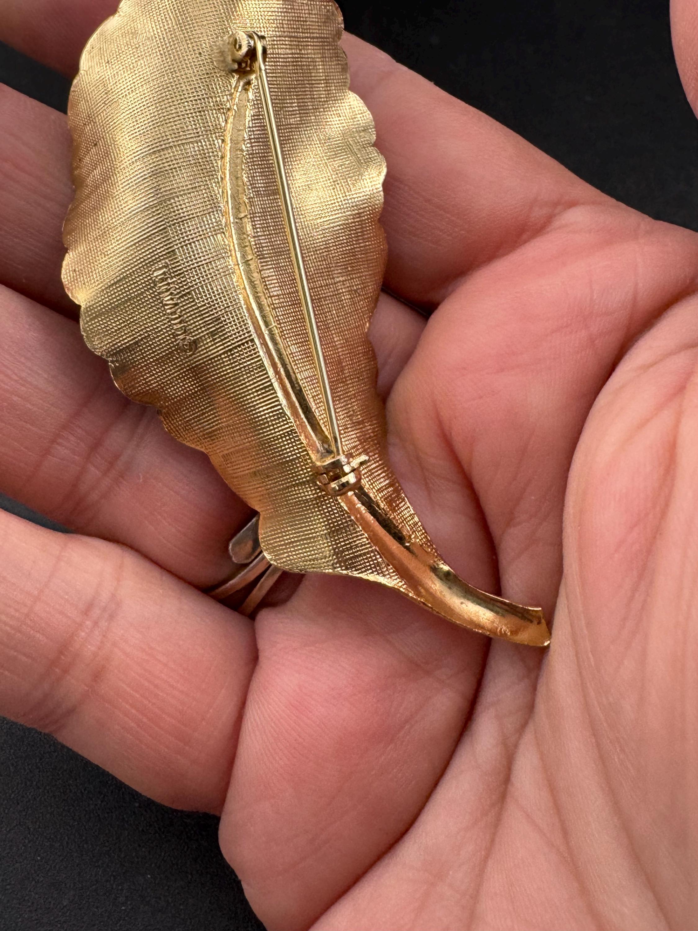Signed giovanni vintage modernist mid century gold tone leaf brooch
