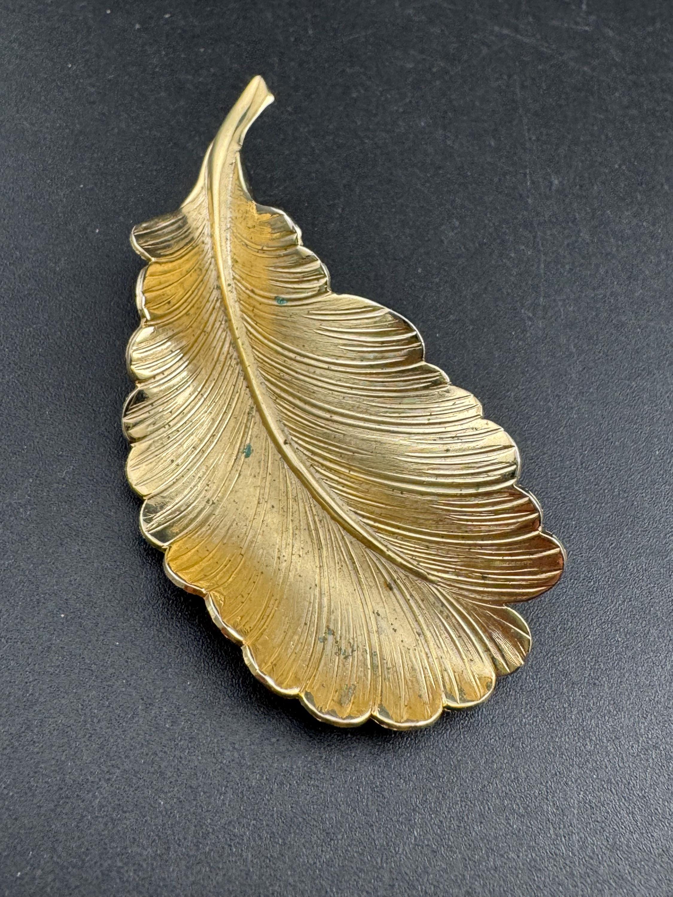 Signed giovanni vintage modernist mid century gold tone leaf brooch
