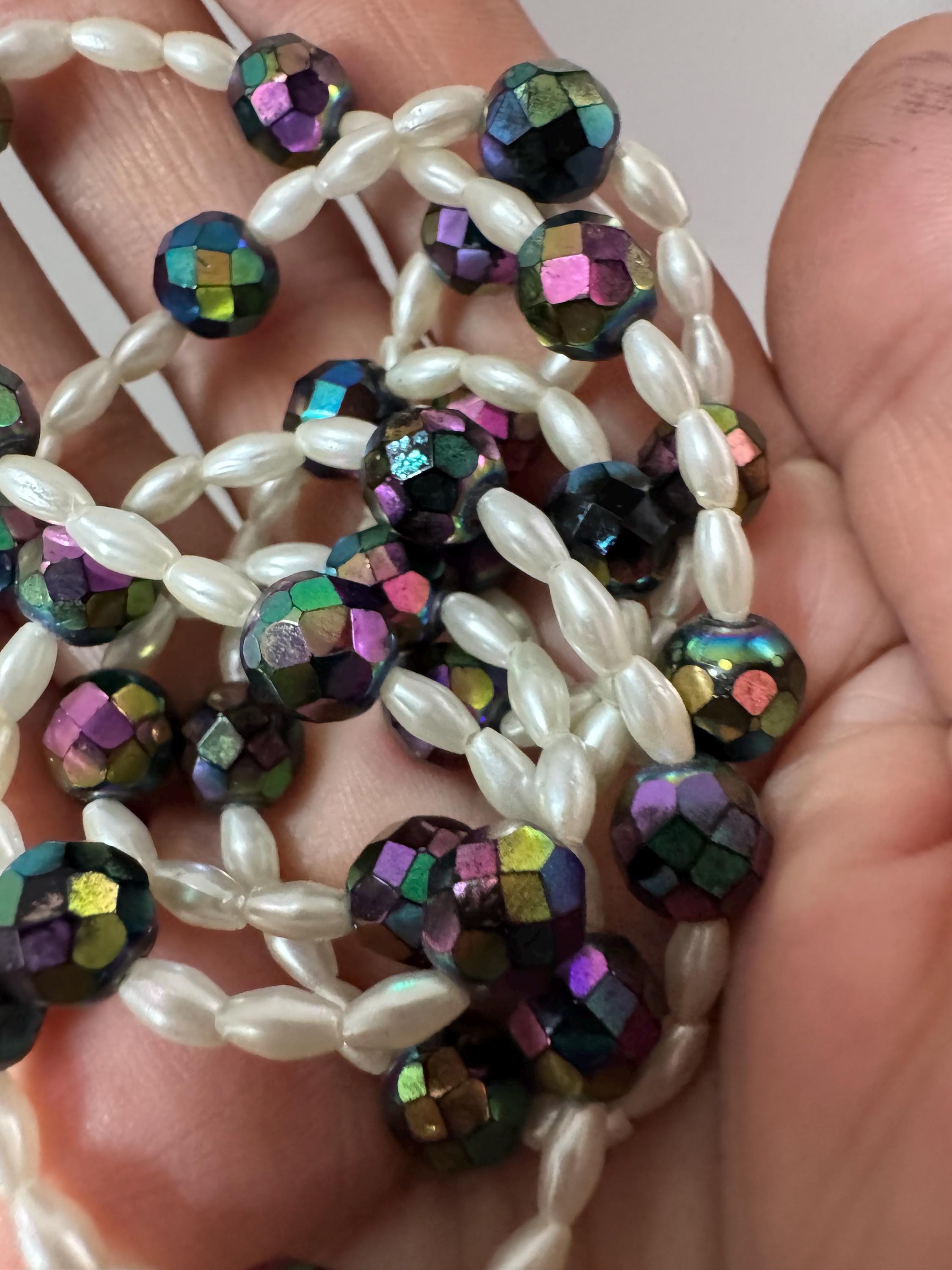 Vintage carnival peacock glass single strand knotted bead black and faux pearl necklace 70cm
