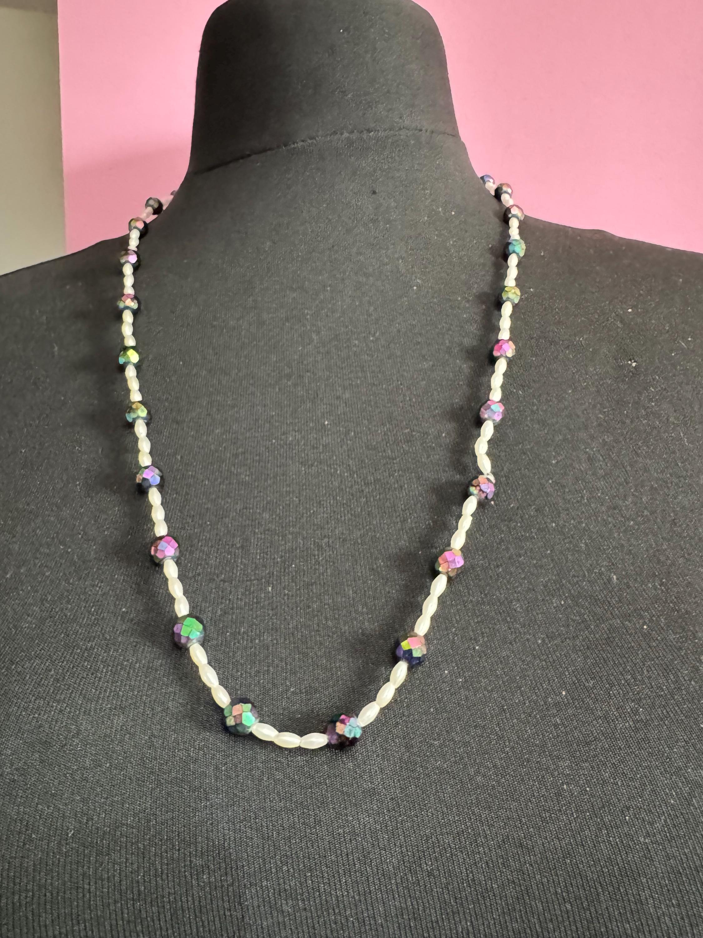 Vintage carnival peacock glass single strand knotted bead black and faux pearl necklace 70cm