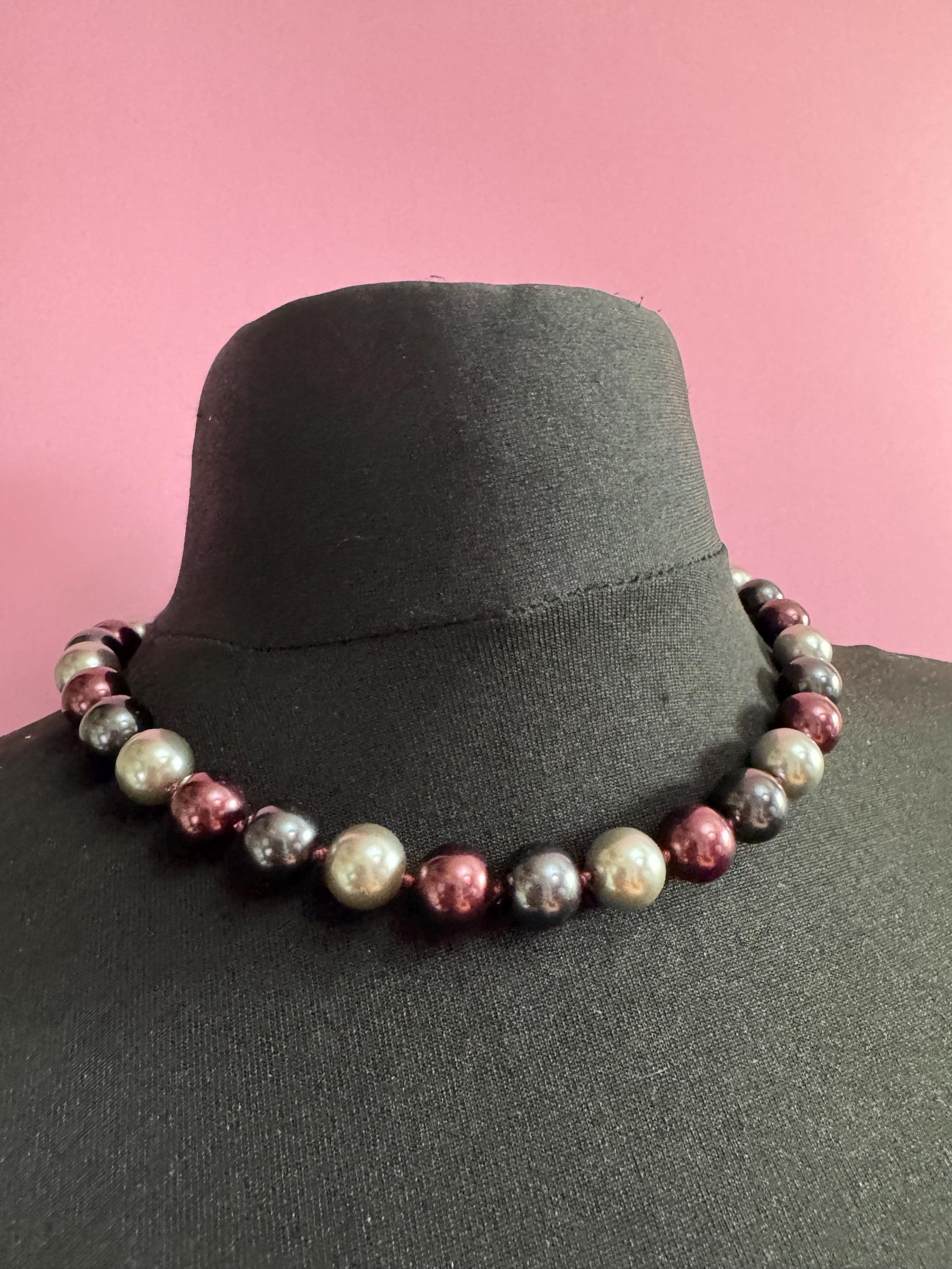 retro chunky steel grey , black and deep red large glass faux pearl wide choker necklace 48cm