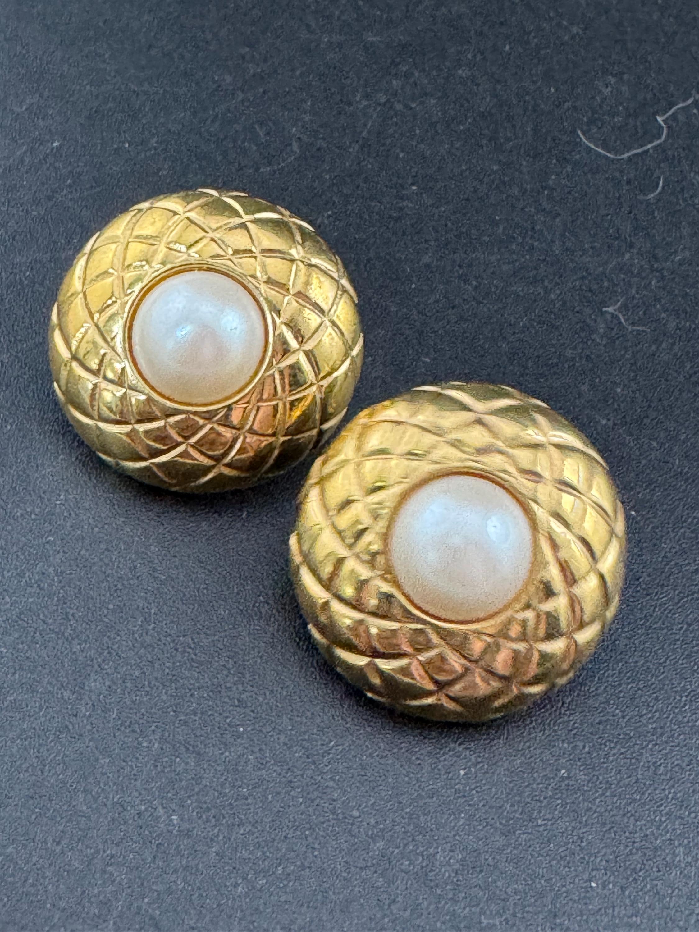 Vintage gold tone surround with modernist white faux pearl cabochon 2.5cm stud earrings for pierced ears
