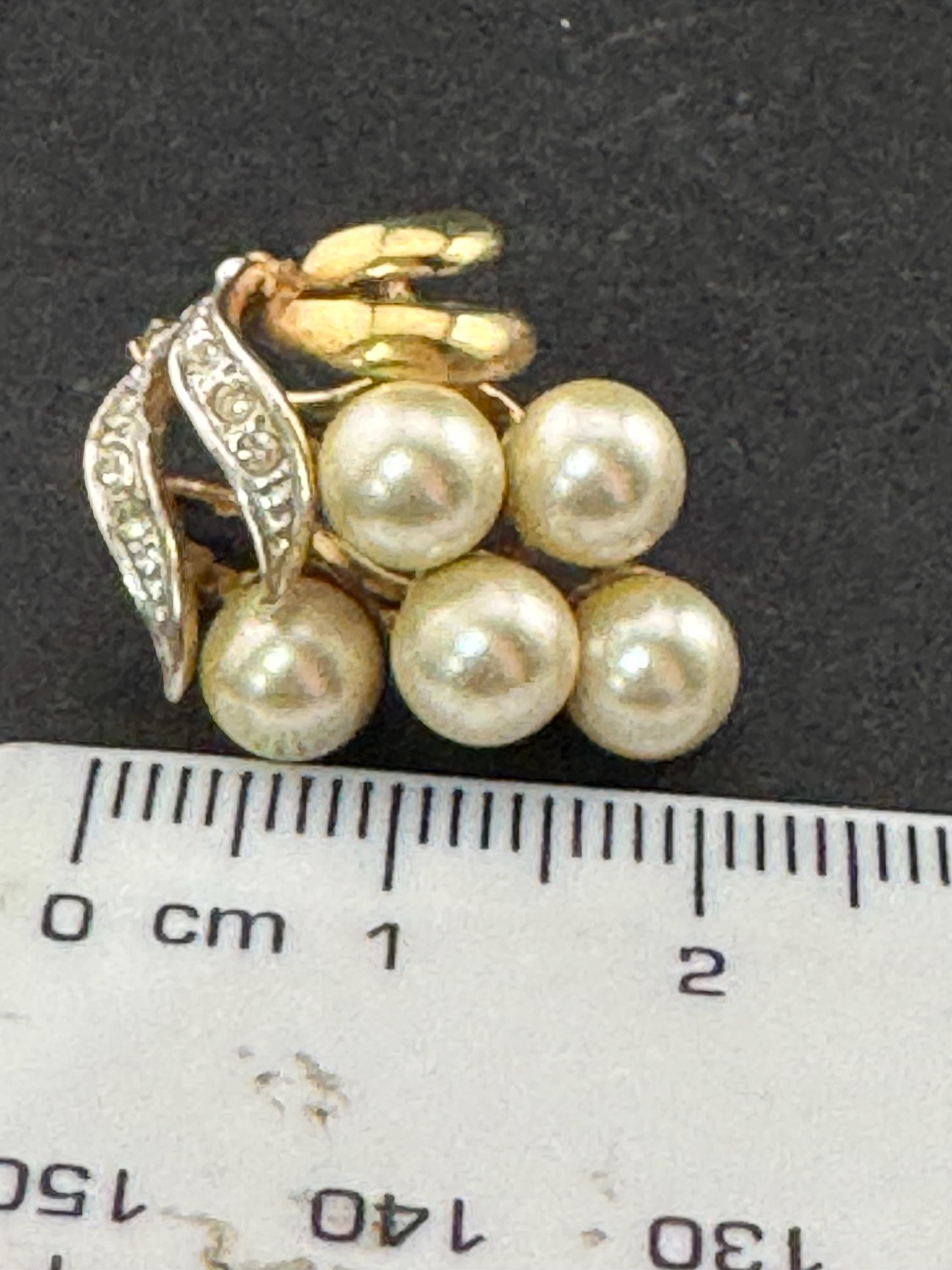 Retro White Pearl Grape Cluster rhinestone stud Earrings for pierced ears 1990s