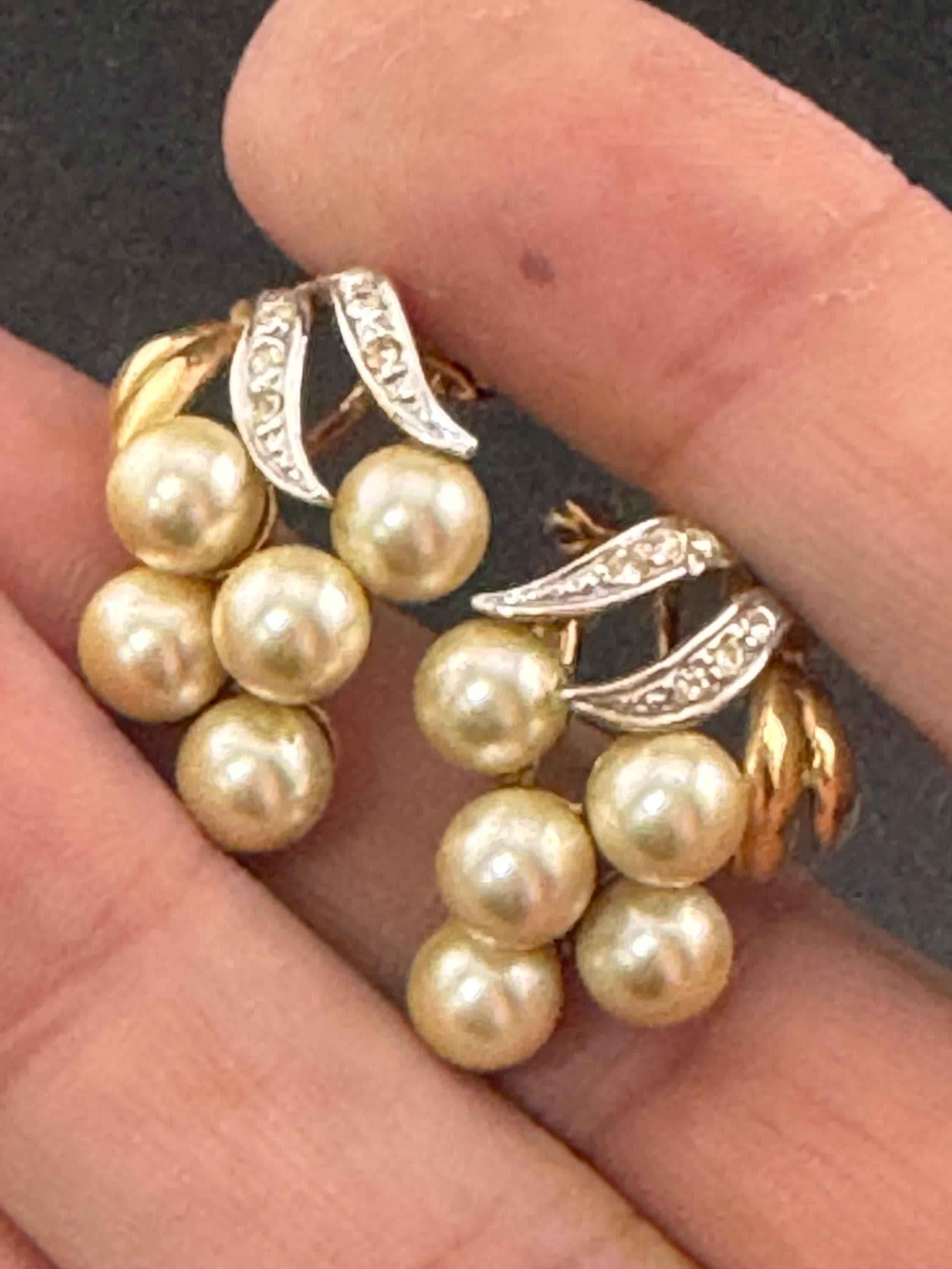 Retro White Pearl Grape Cluster rhinestone stud Earrings for pierced ears 1990s