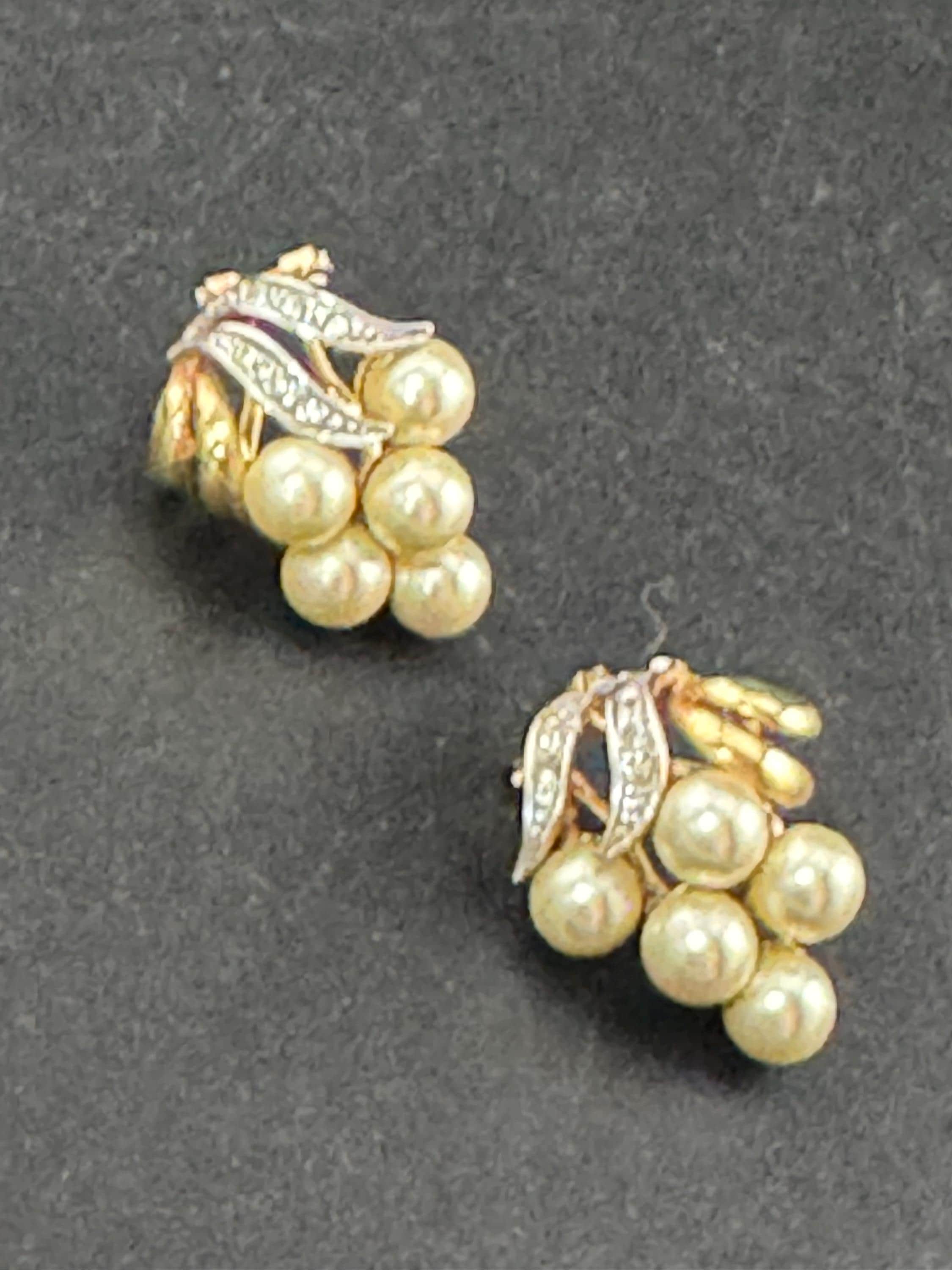 Retro White Pearl Grape Cluster rhinestone stud Earrings for pierced ears 1990s