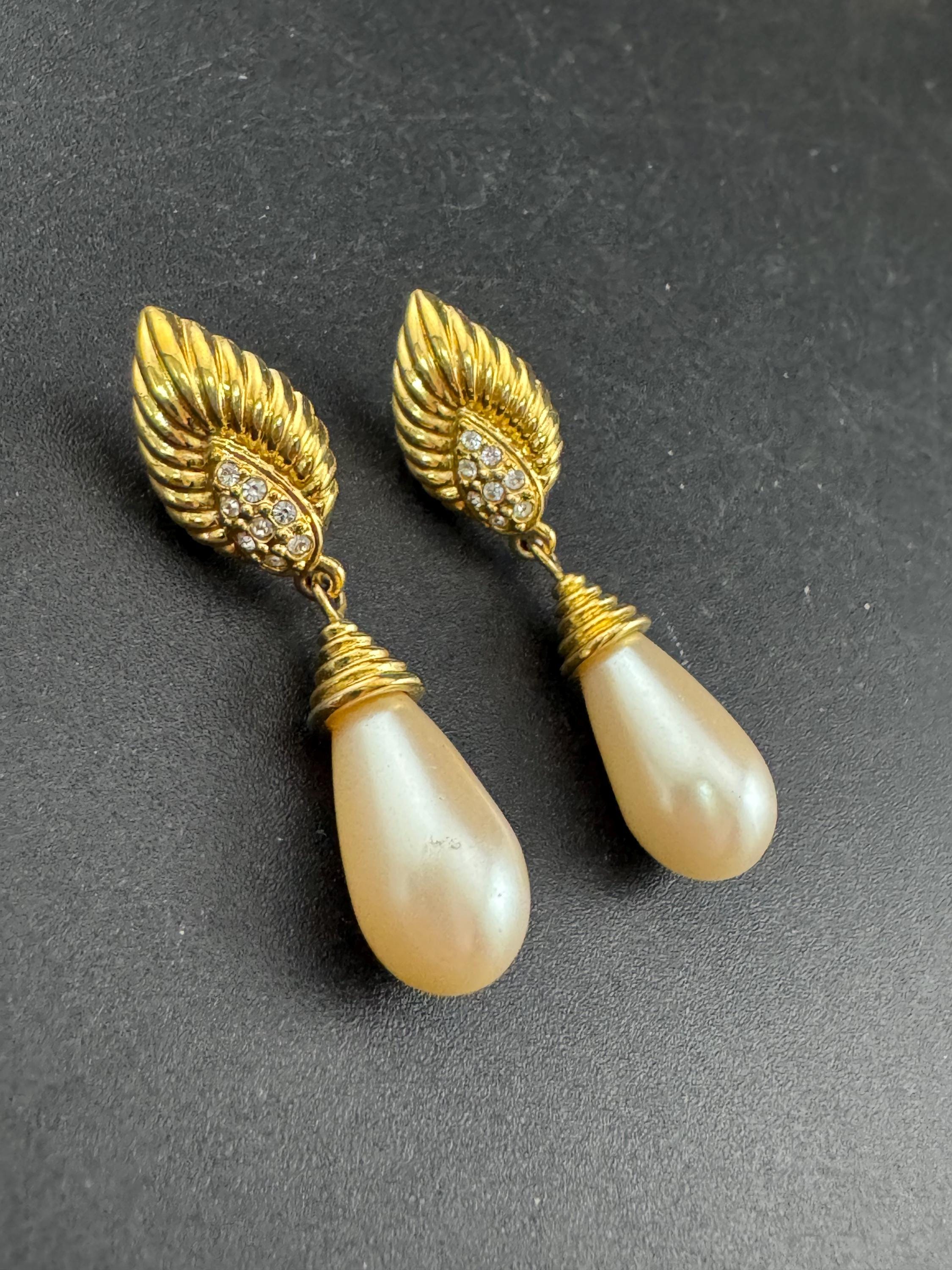 Vintage 4.5cm gold tone white pearl teardrop clear diamanté crystal dangly drop earrings for pierced ears