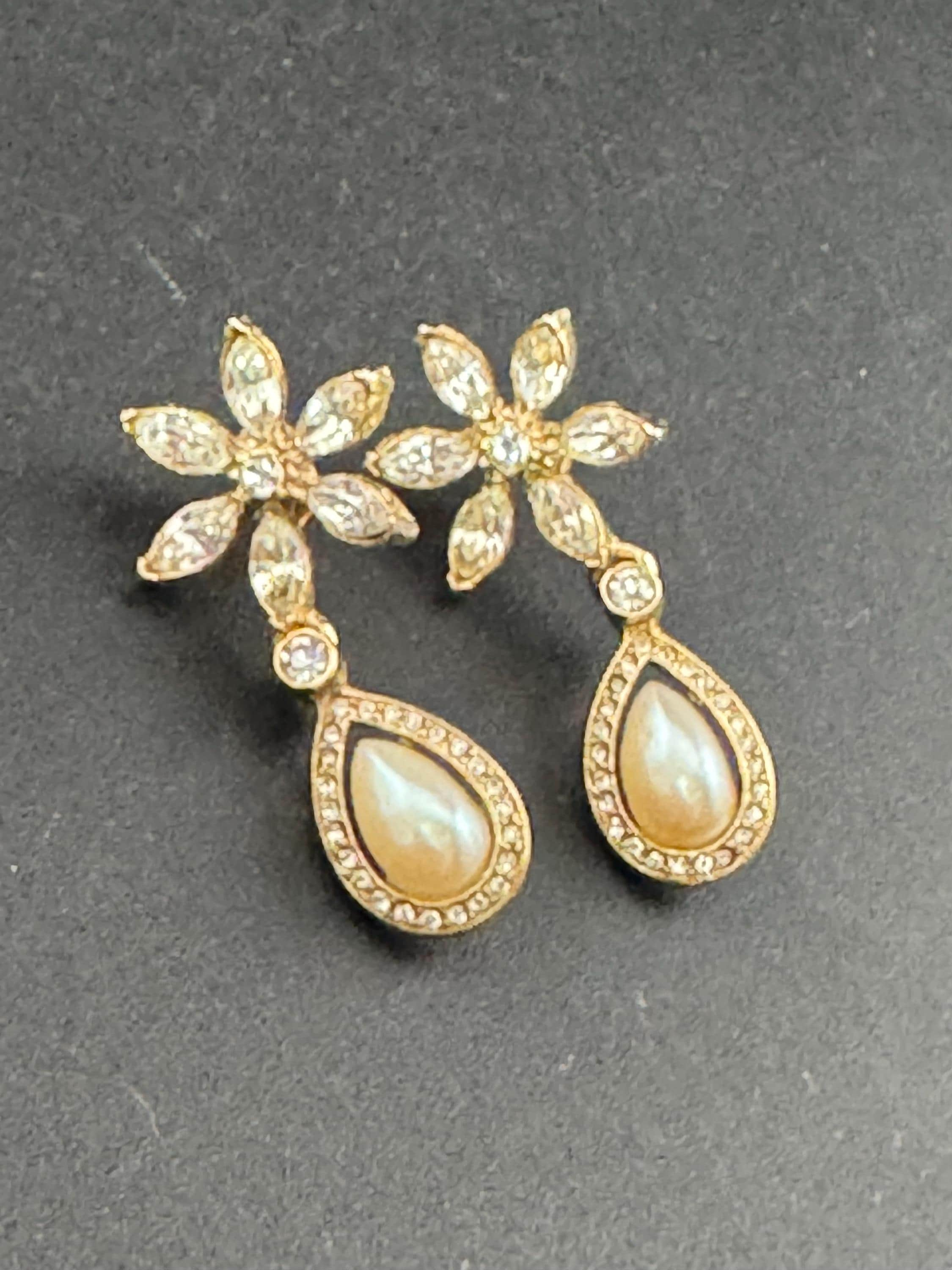 Vintage 3.5 gold tone white pearl teardrop clear floral diamanté crystal dangly drop earrings for pierced ears