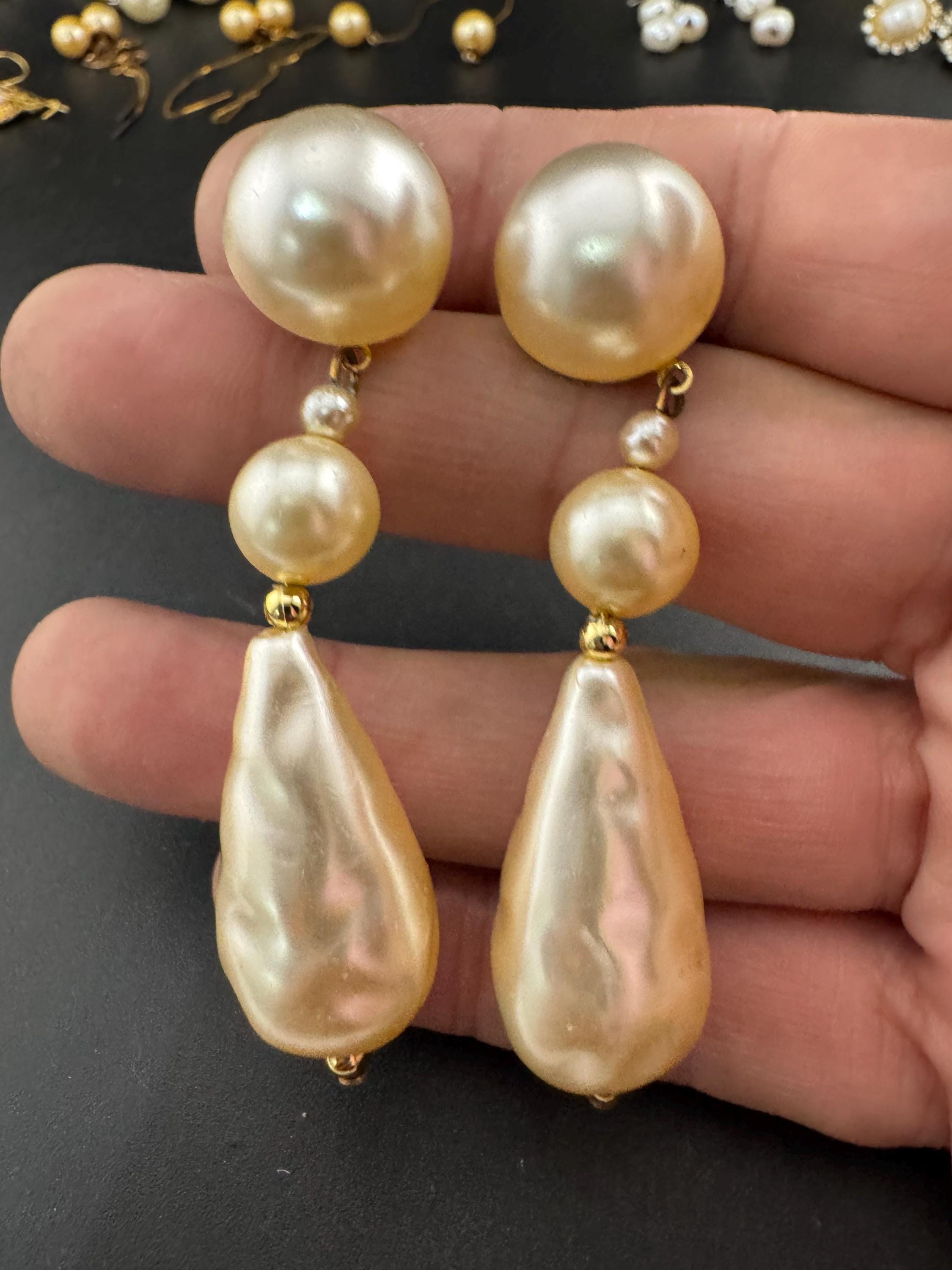 Vintage 6cm long gold tone beaded white pearl teardrop dangly drop earrings for pierced ears