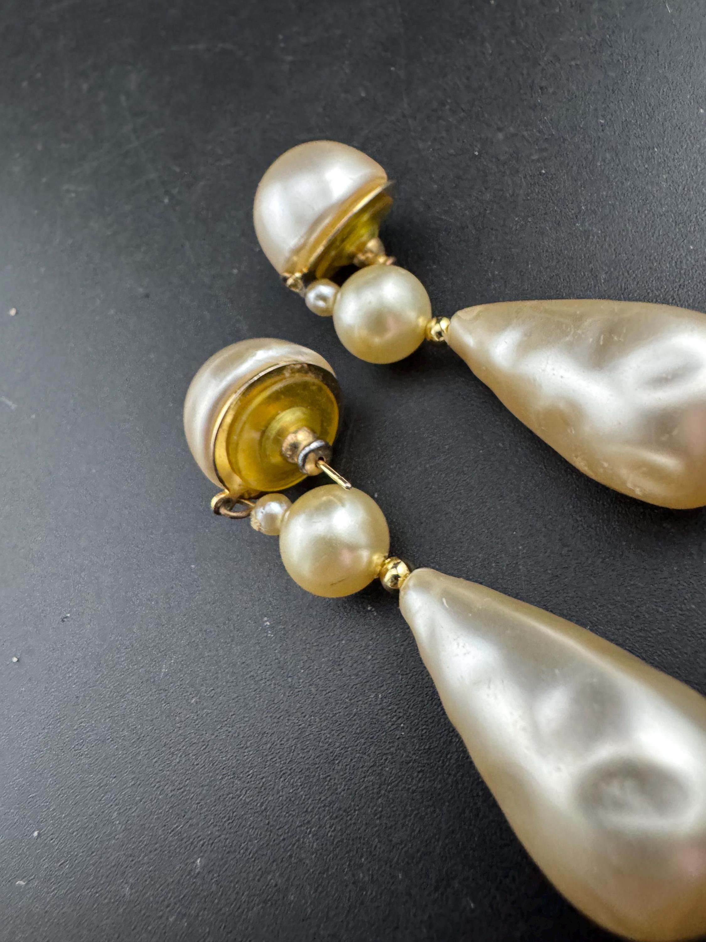 Vintage 6cm long gold tone beaded white pearl teardrop dangly drop earrings for pierced ears