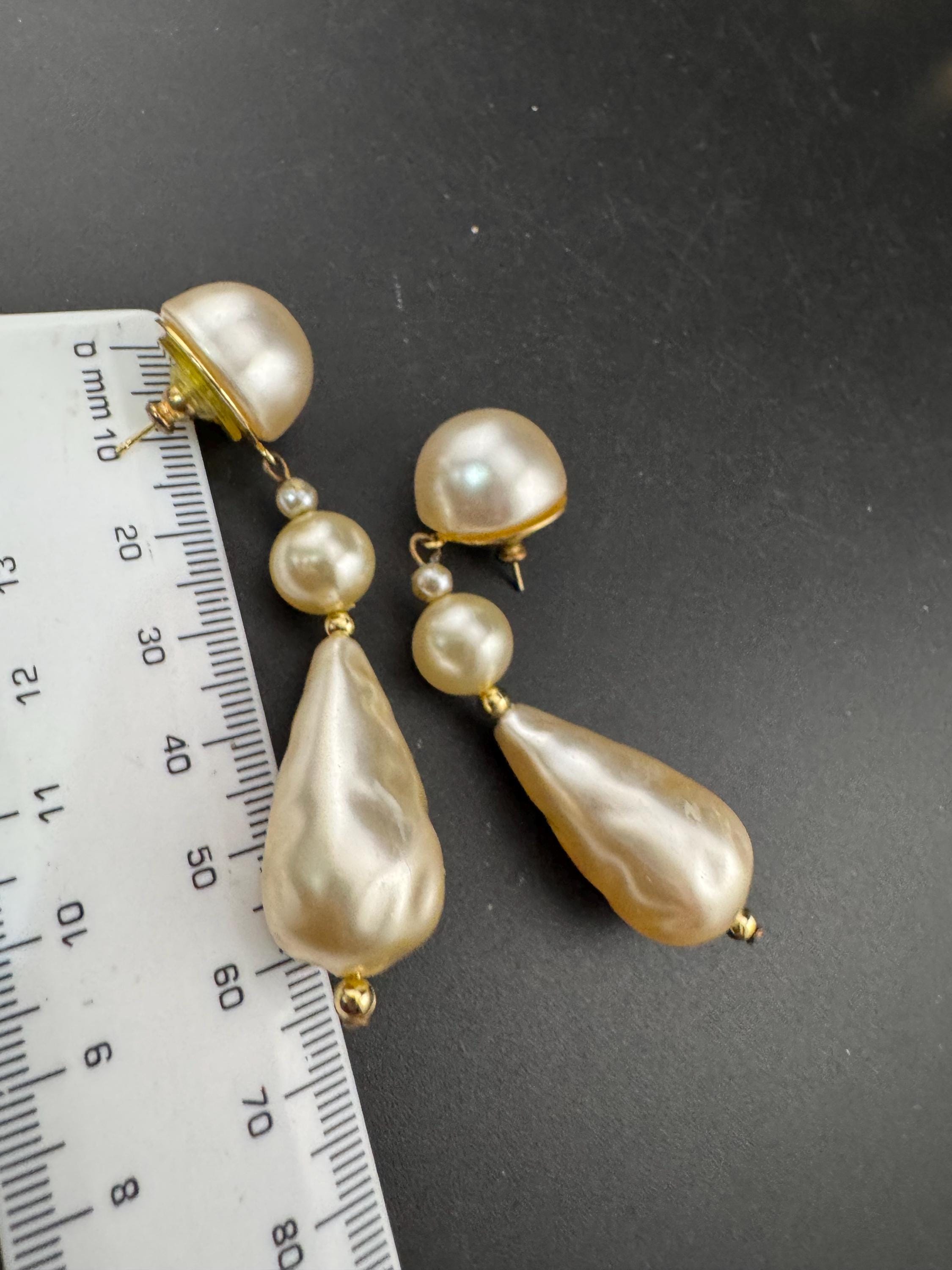 Vintage 6cm long gold tone beaded white pearl teardrop dangly drop earrings for pierced ears