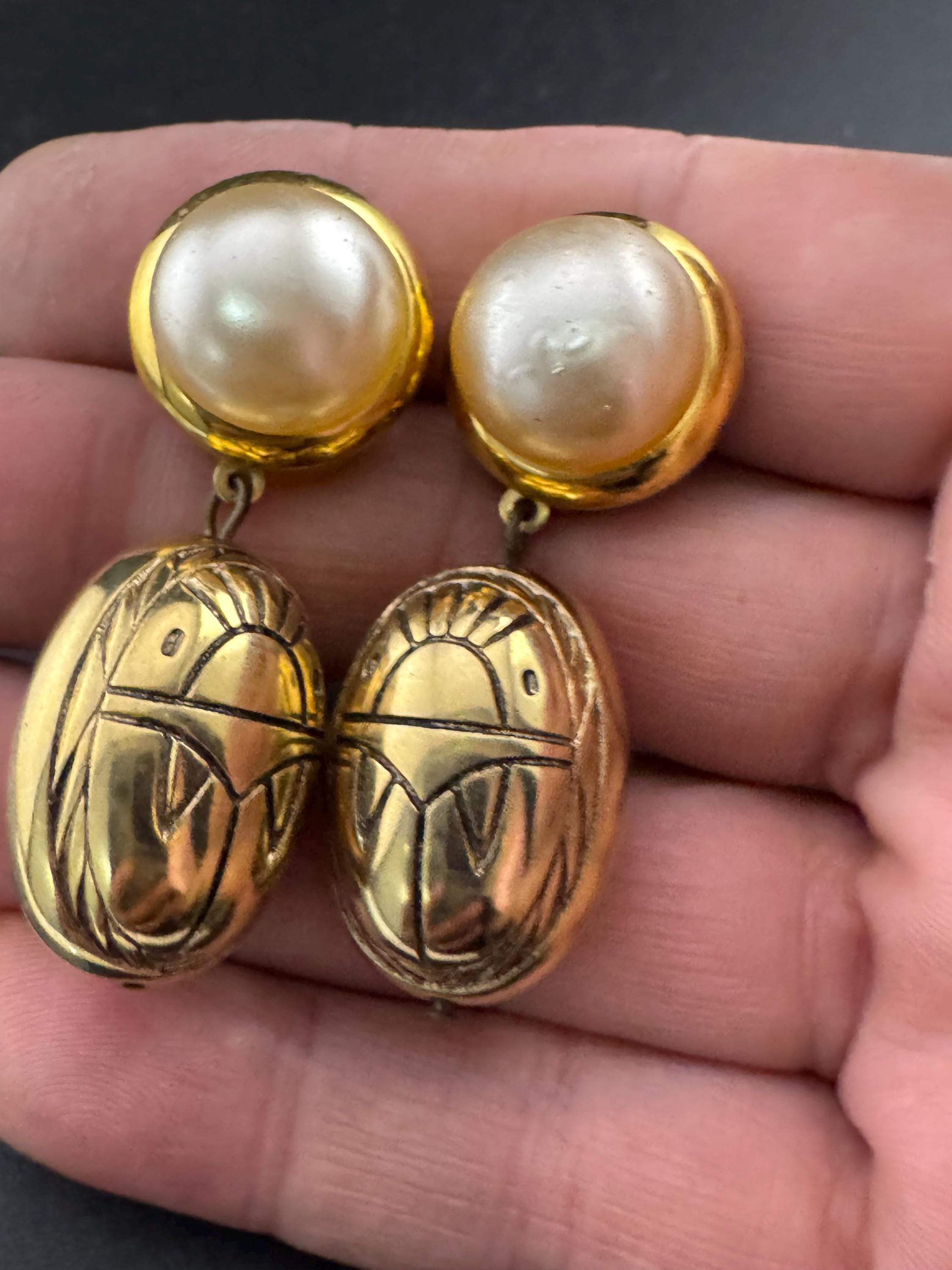 Vintage chunky long gold tone white pearl cabochon 80s dangly drop earrings for pierced ears