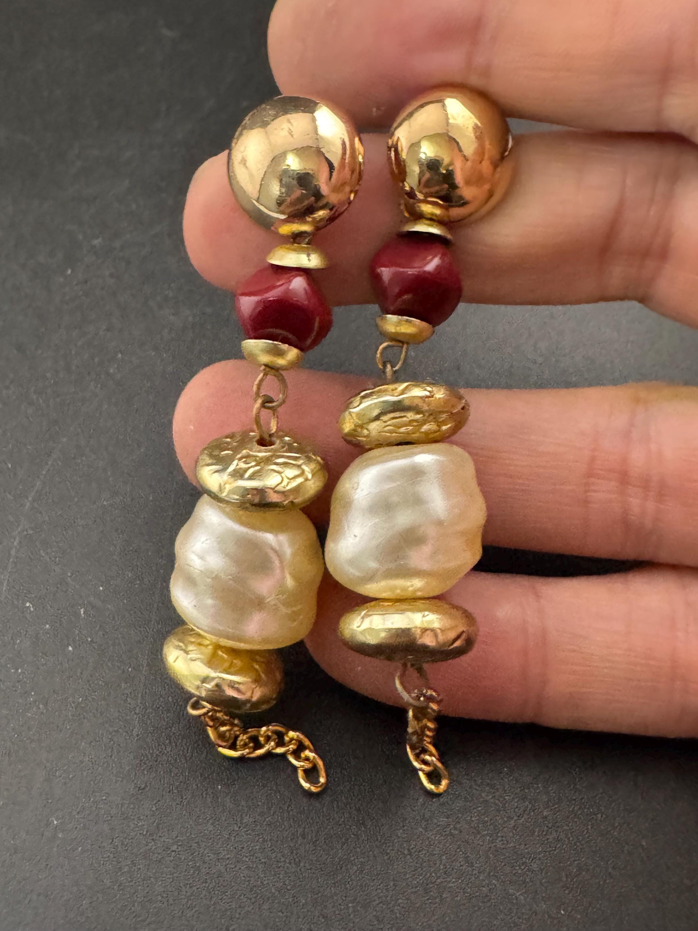 Vintage 7.5cm long gold tone red beaded and white pearl dangly drop earrings for pierced ears
