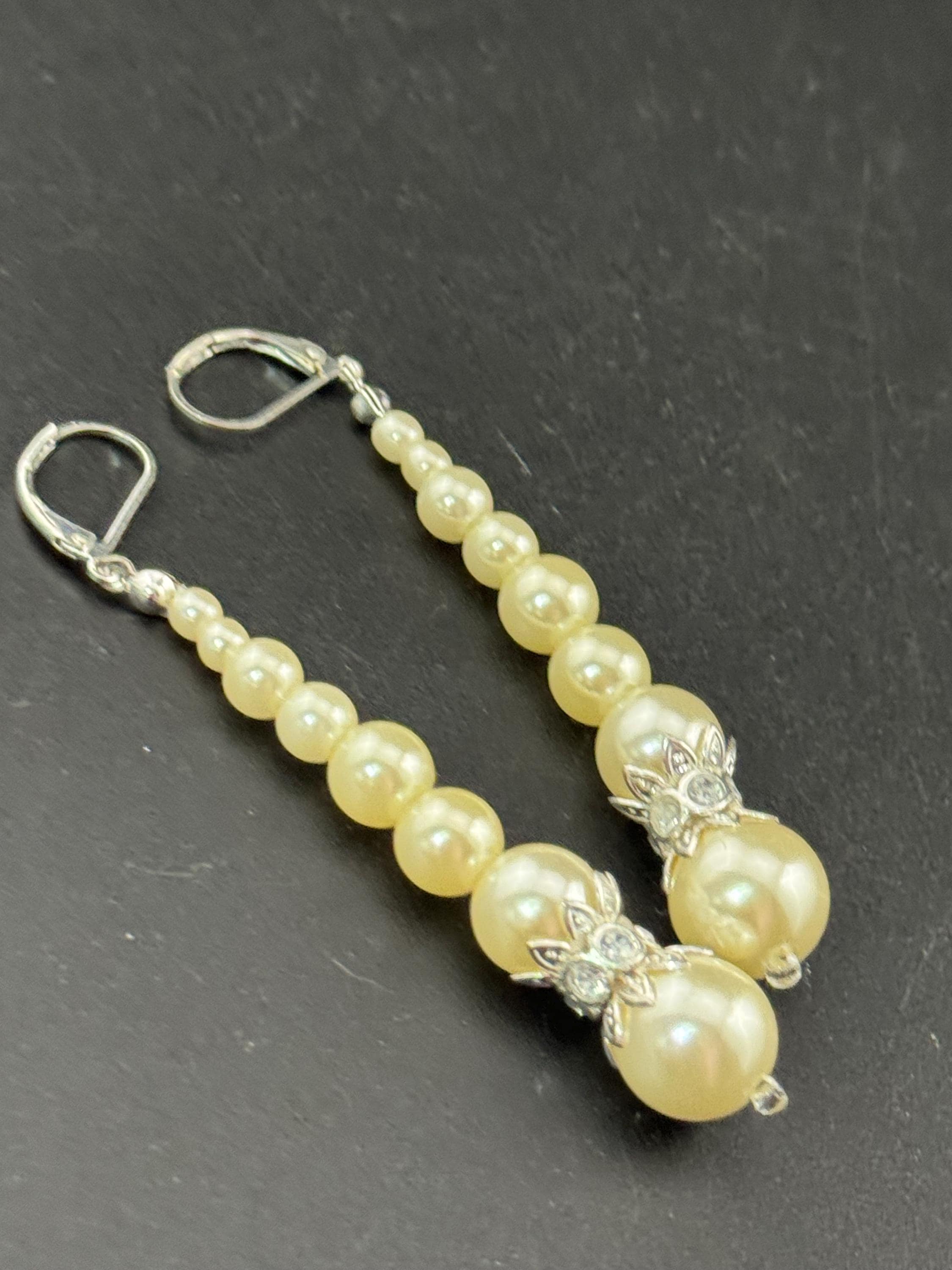 Retro Silver tone long plastic beaded faux pearl dangly drop earrings pierced ears with clear diamanté